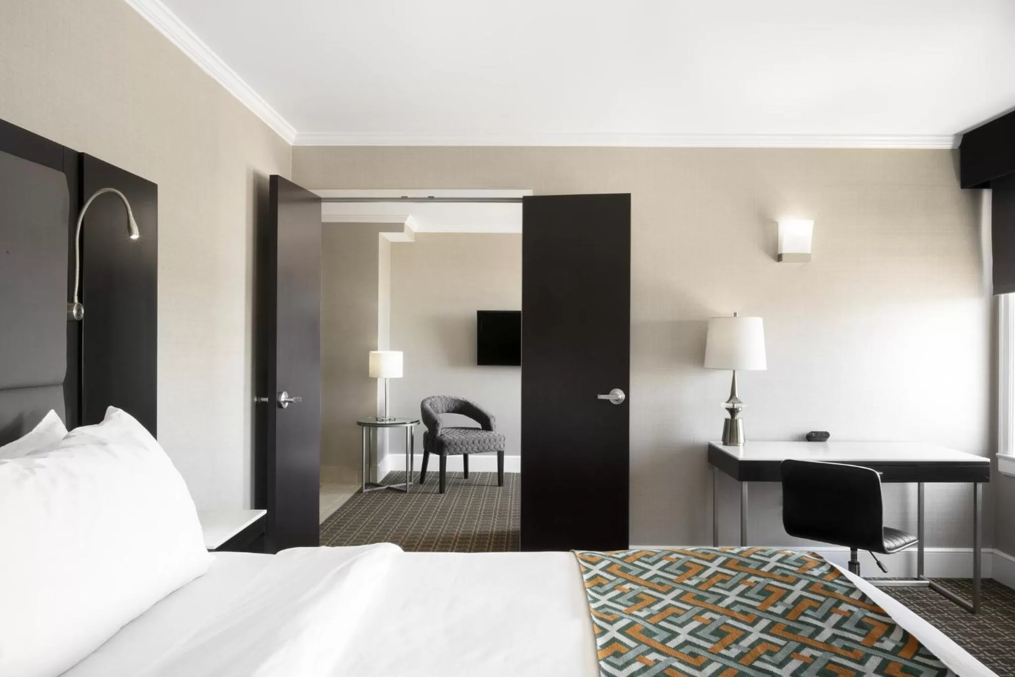 Photo of the whole room, Bed in voco The Tiger Hotel, Columbia, MO by IHG