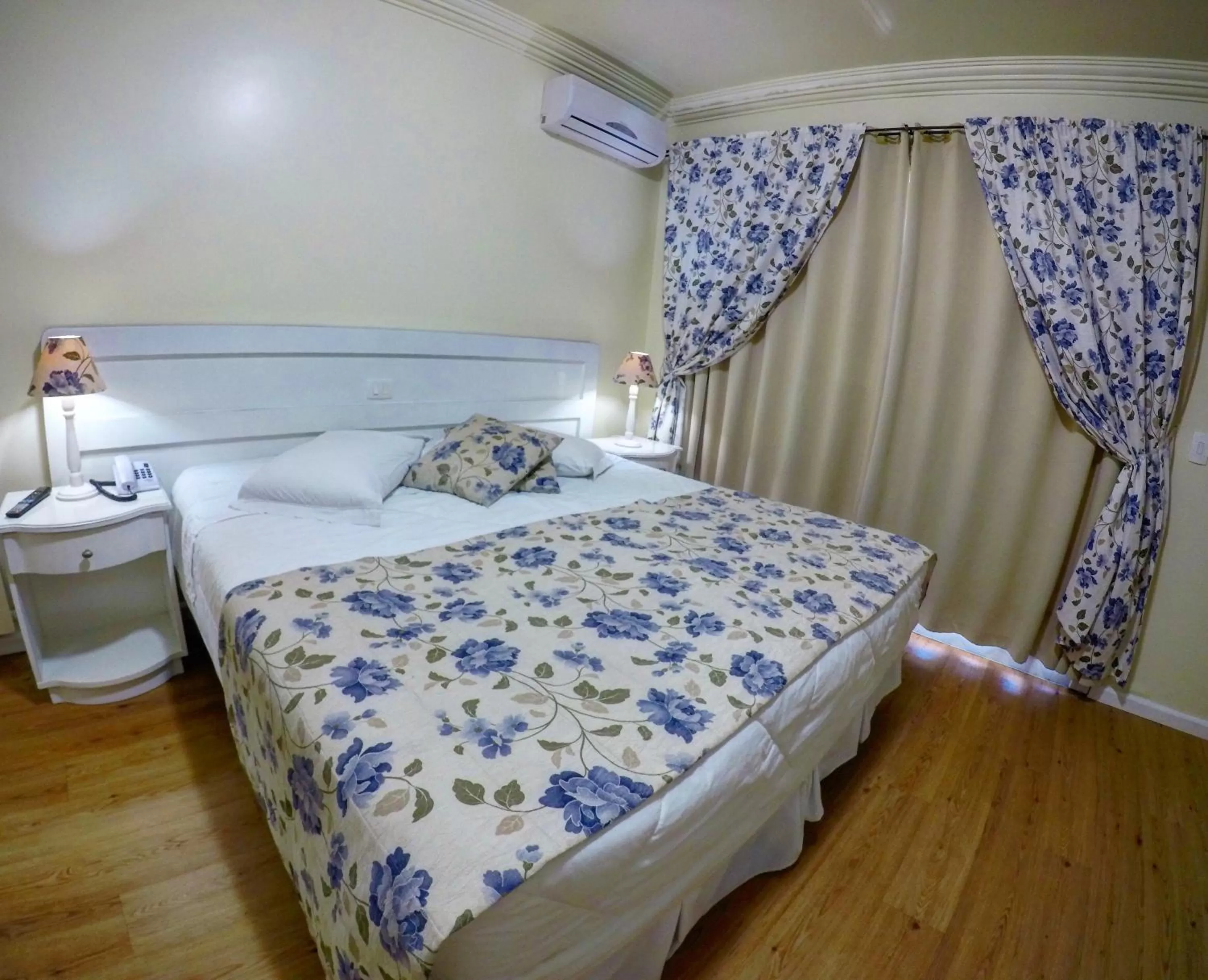 Photo of the whole room, Bed in Pousada dos Anjos