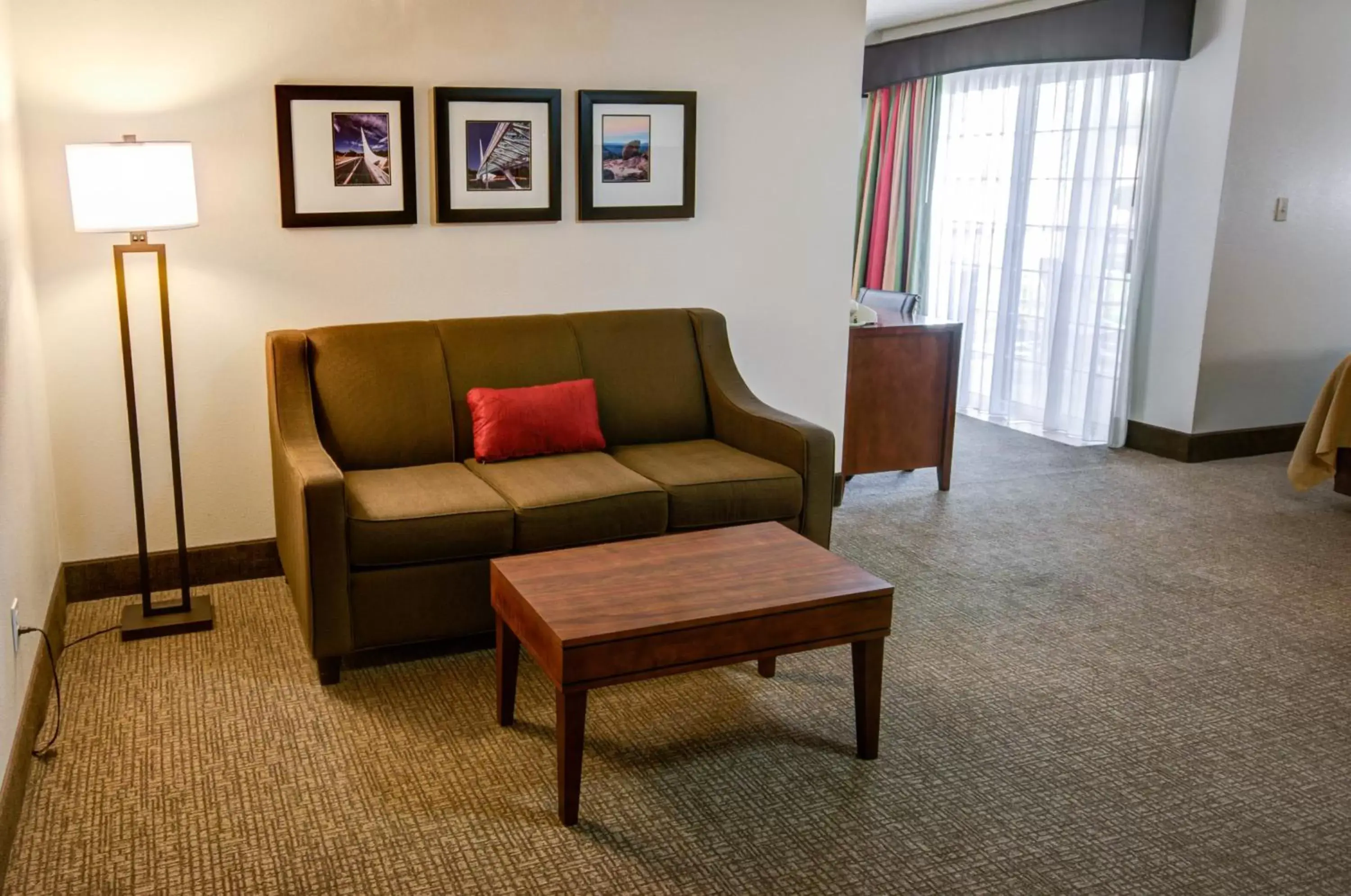 Corner King Room - Non-Smoking in Comfort Inn Redding Near I-5 Corner King Room - Non-Smoking in Comfort Inn Redding Near I-5