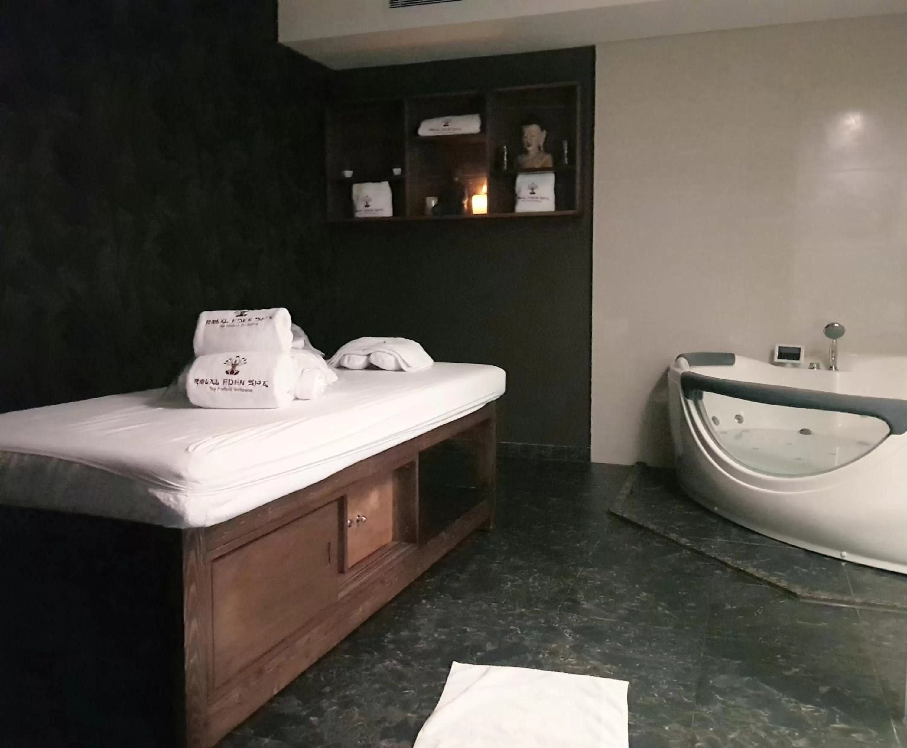 Massage, Bed in Royal Tulip Achrafieh