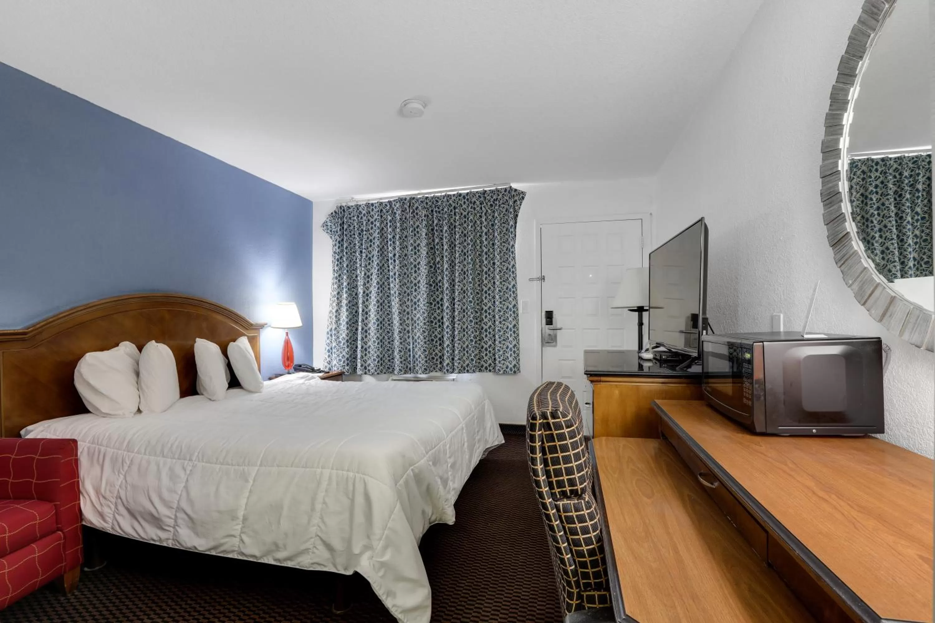 Bed in Days Inn & Suites by Wyndham Needles