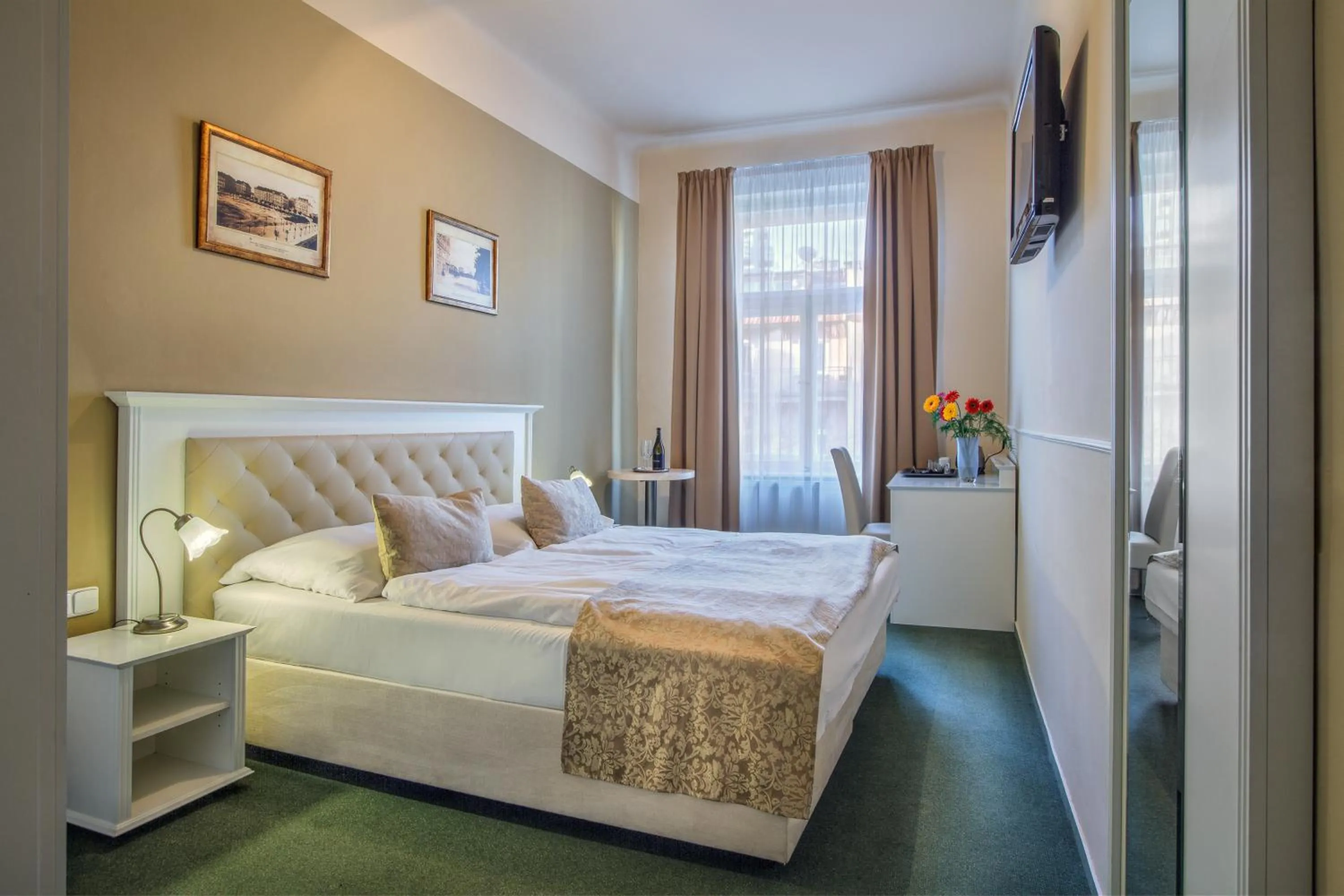 Bedroom, Bed in Hotel Taurus