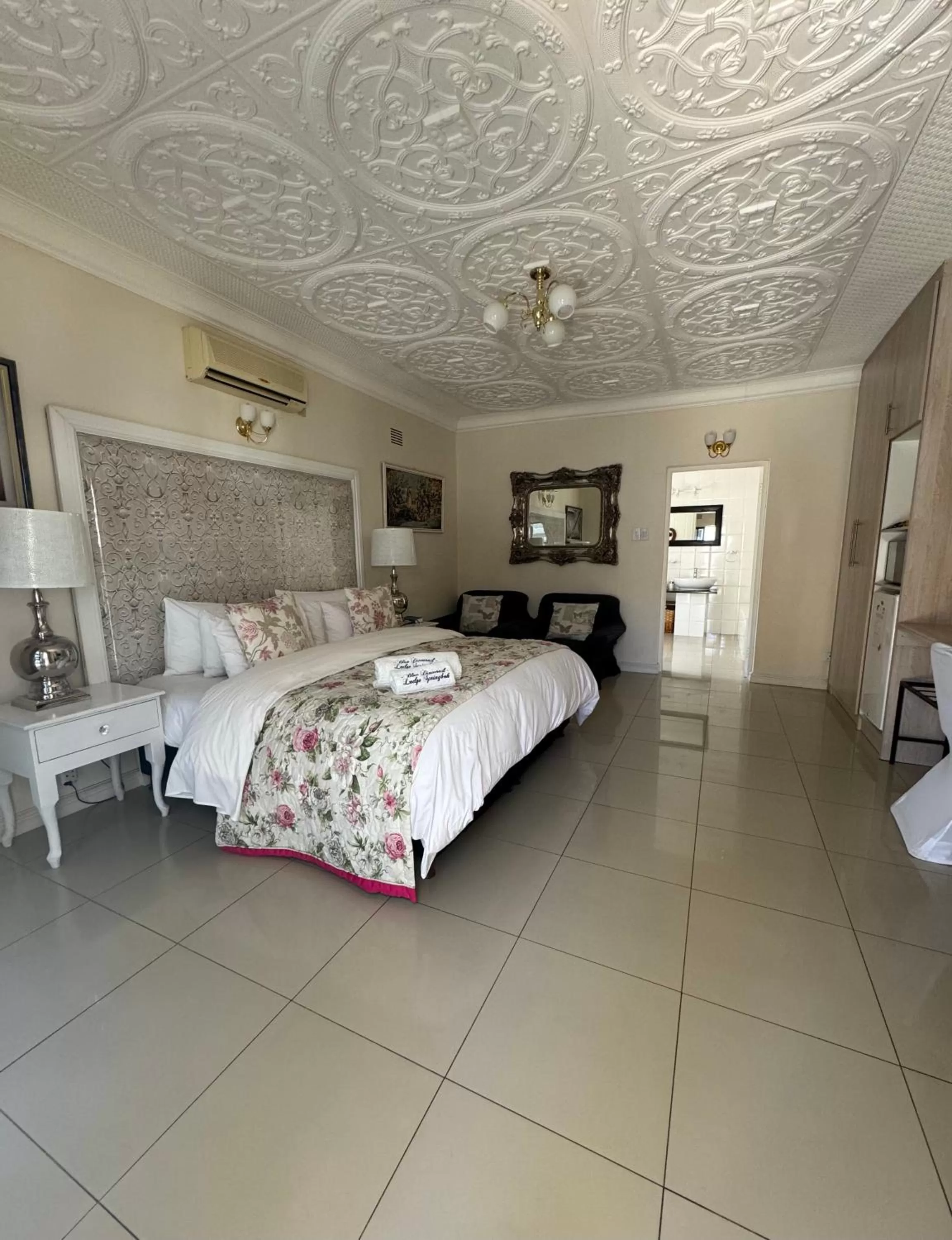 Bed in Blue Diamond Lodge & Spa