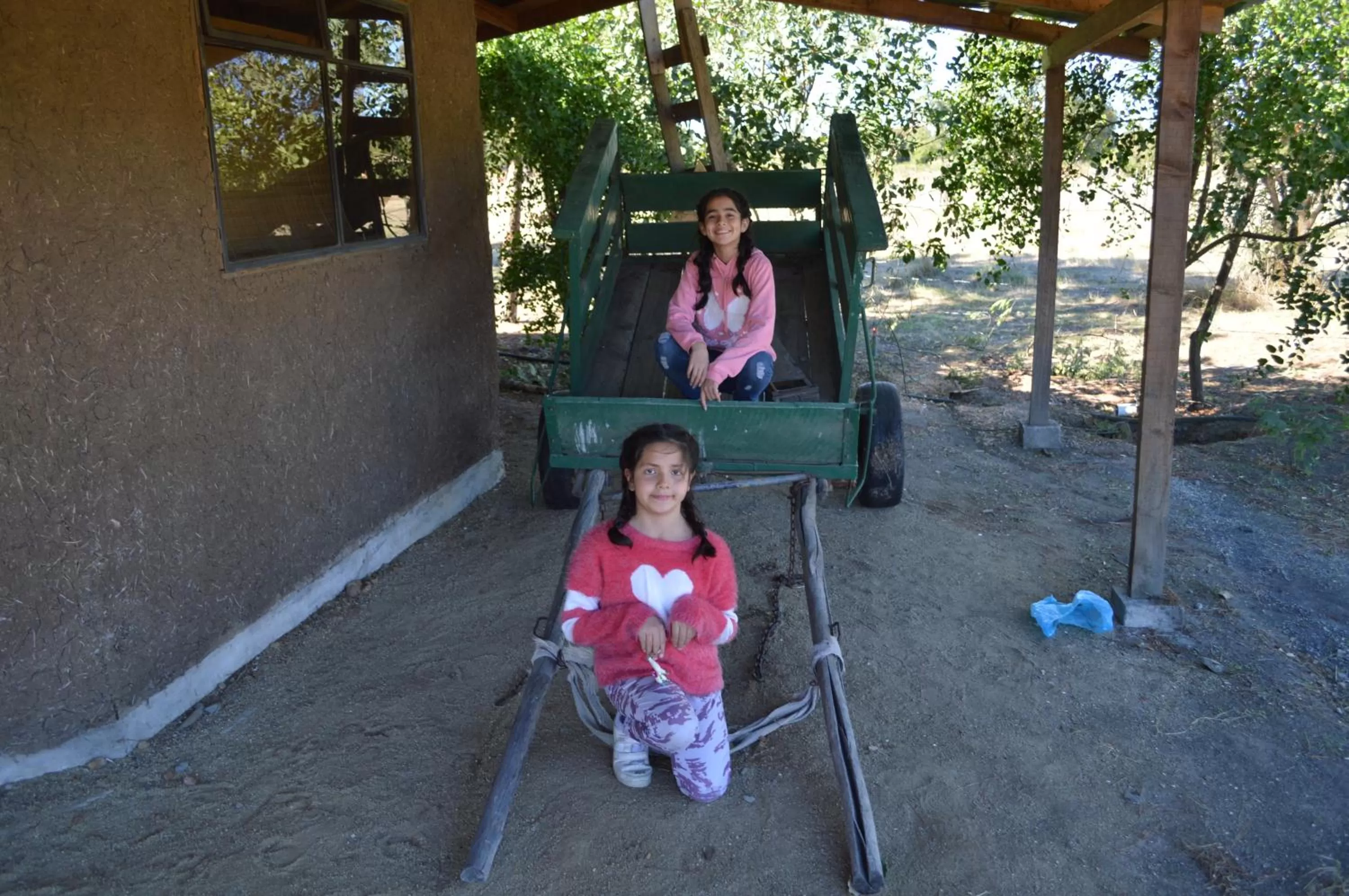 Children in Coyunche Cabañas y Camping Laja & San Rosendo