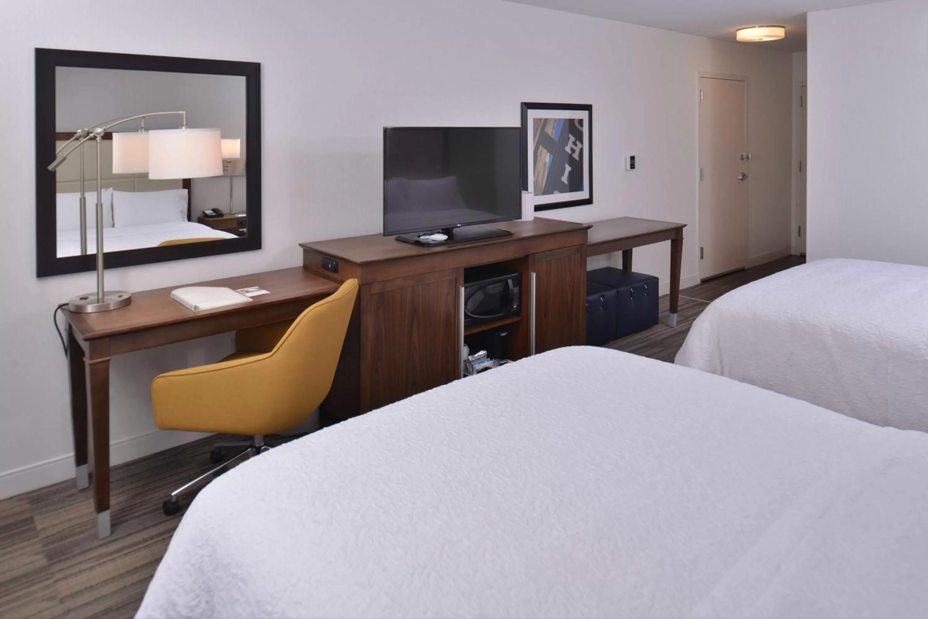 Bed in Hampton Inn & Suites Ann Arbor West