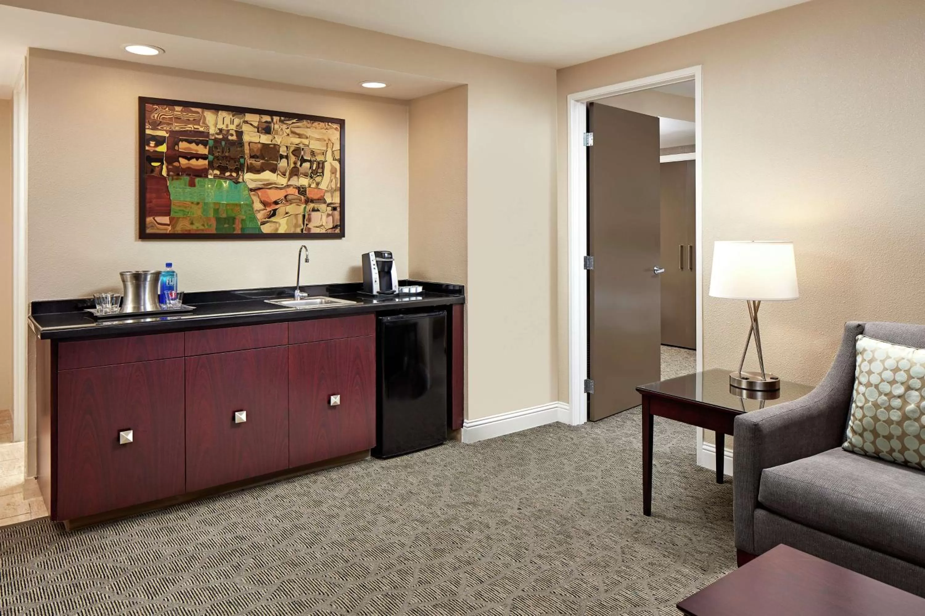 Living room in Hilton Houston Plaza/Medical Center