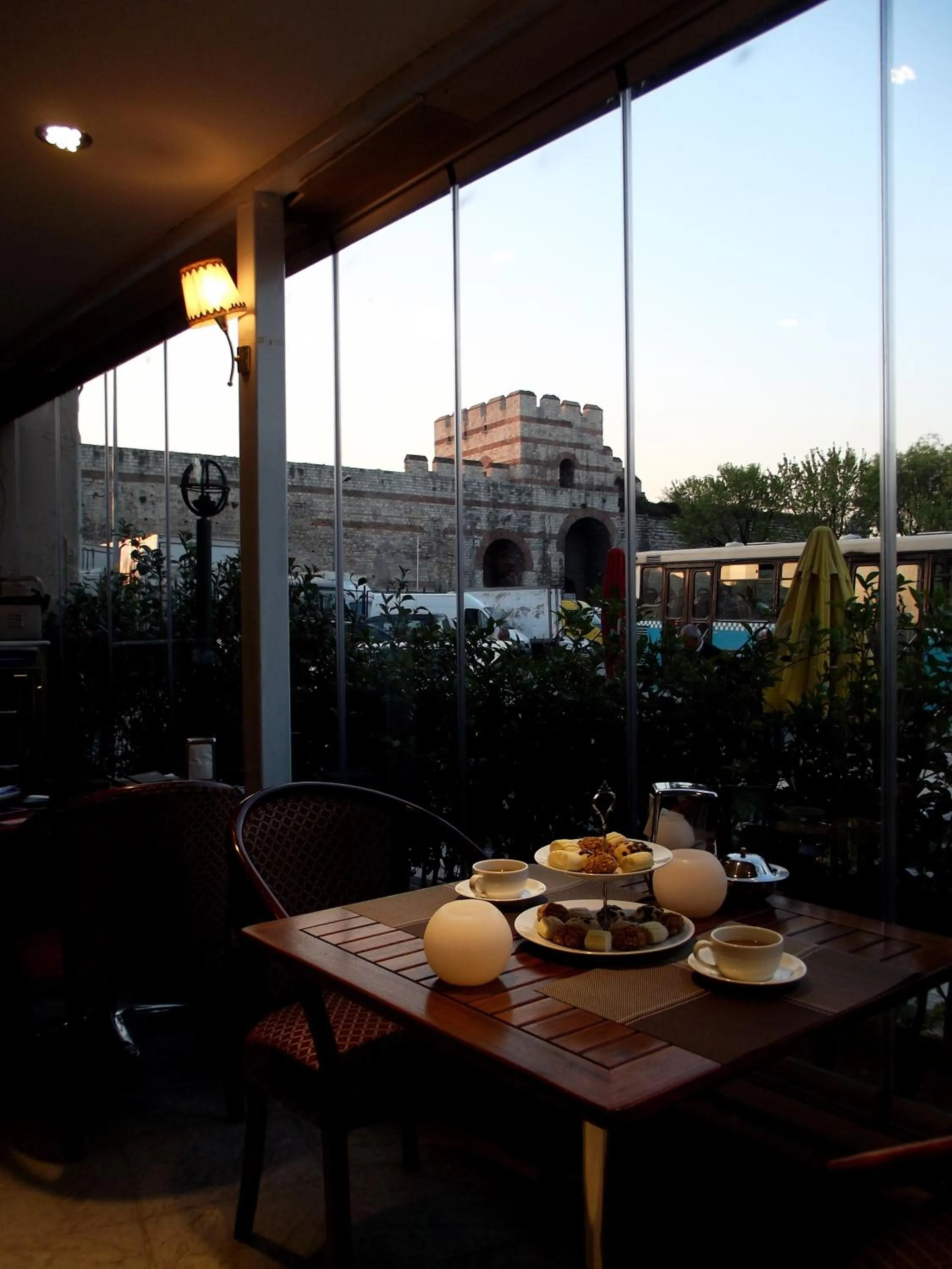 Restaurant/places to eat in Golden Gate Hotel Topkapı