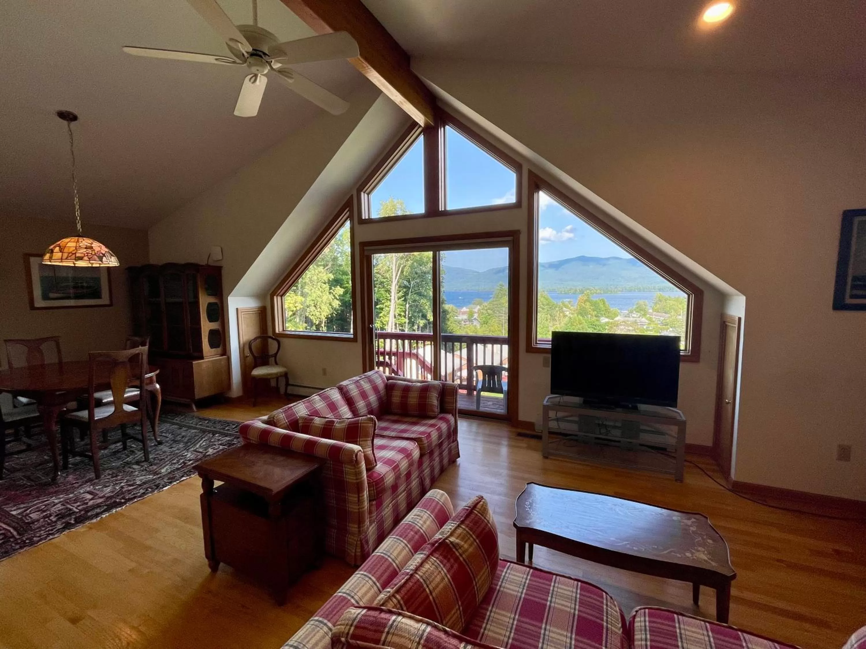 Living room in Hill View Motel and Cottages