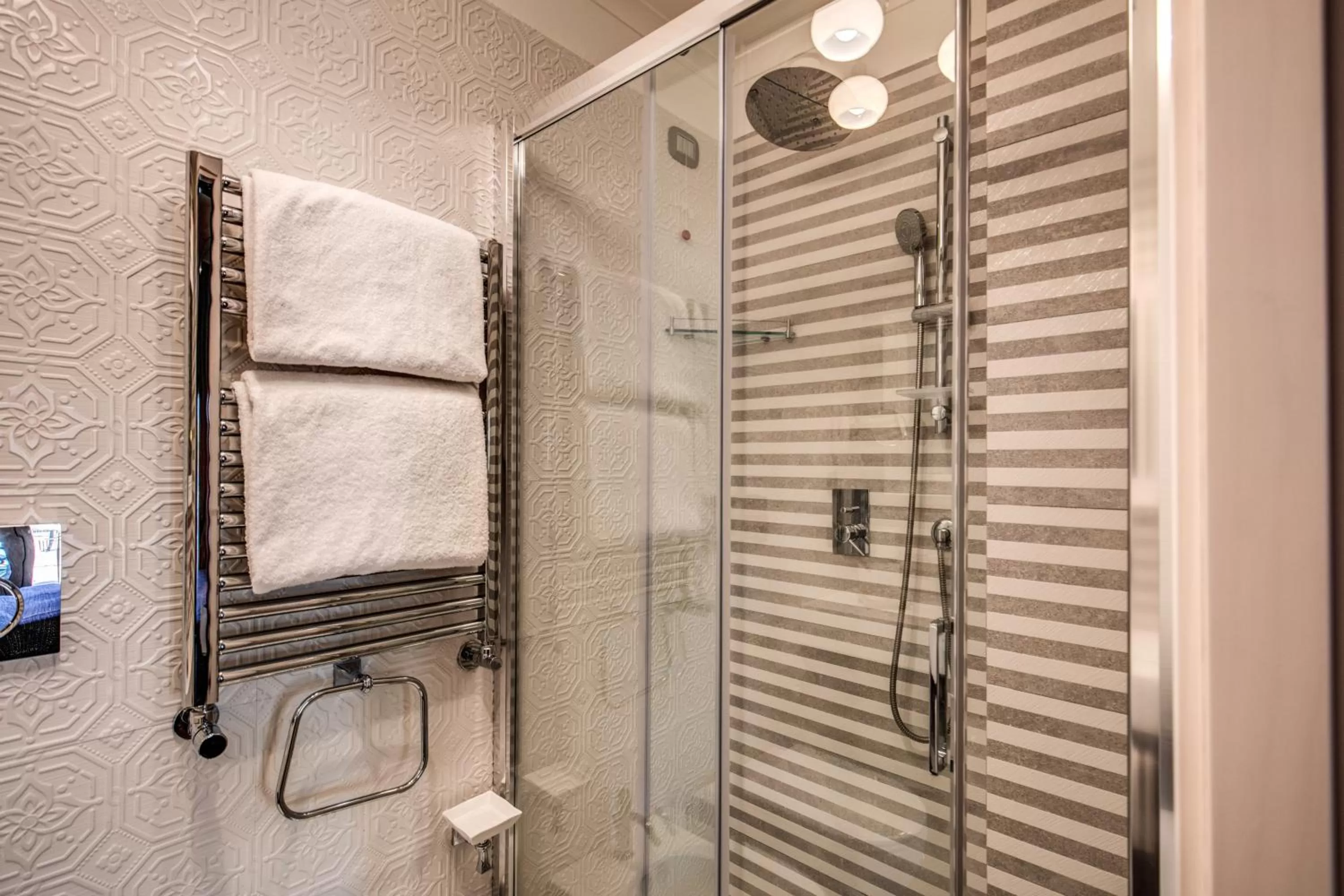 Bathroom in Parlamento Boutique Hotel