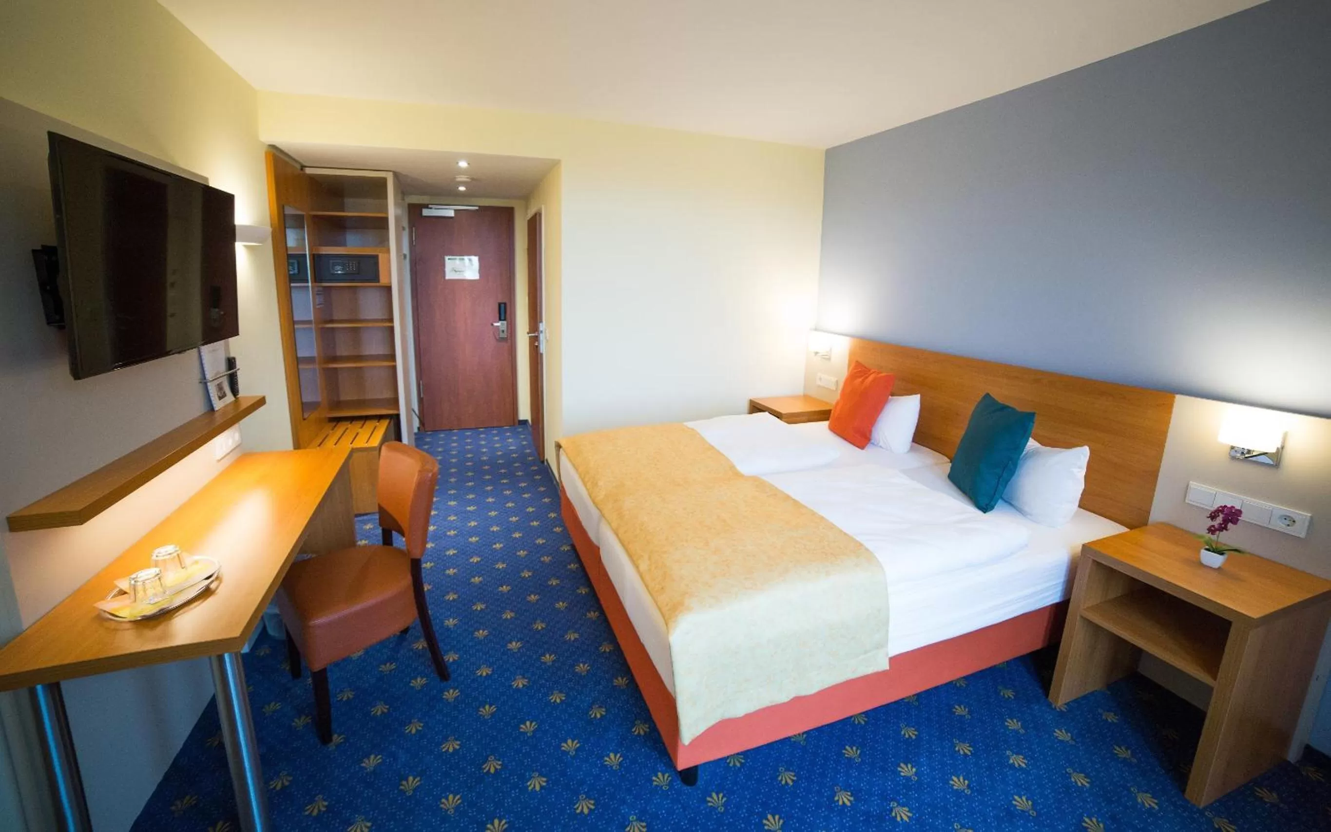 Photo of the whole room, Bed in Berghotel Tambach