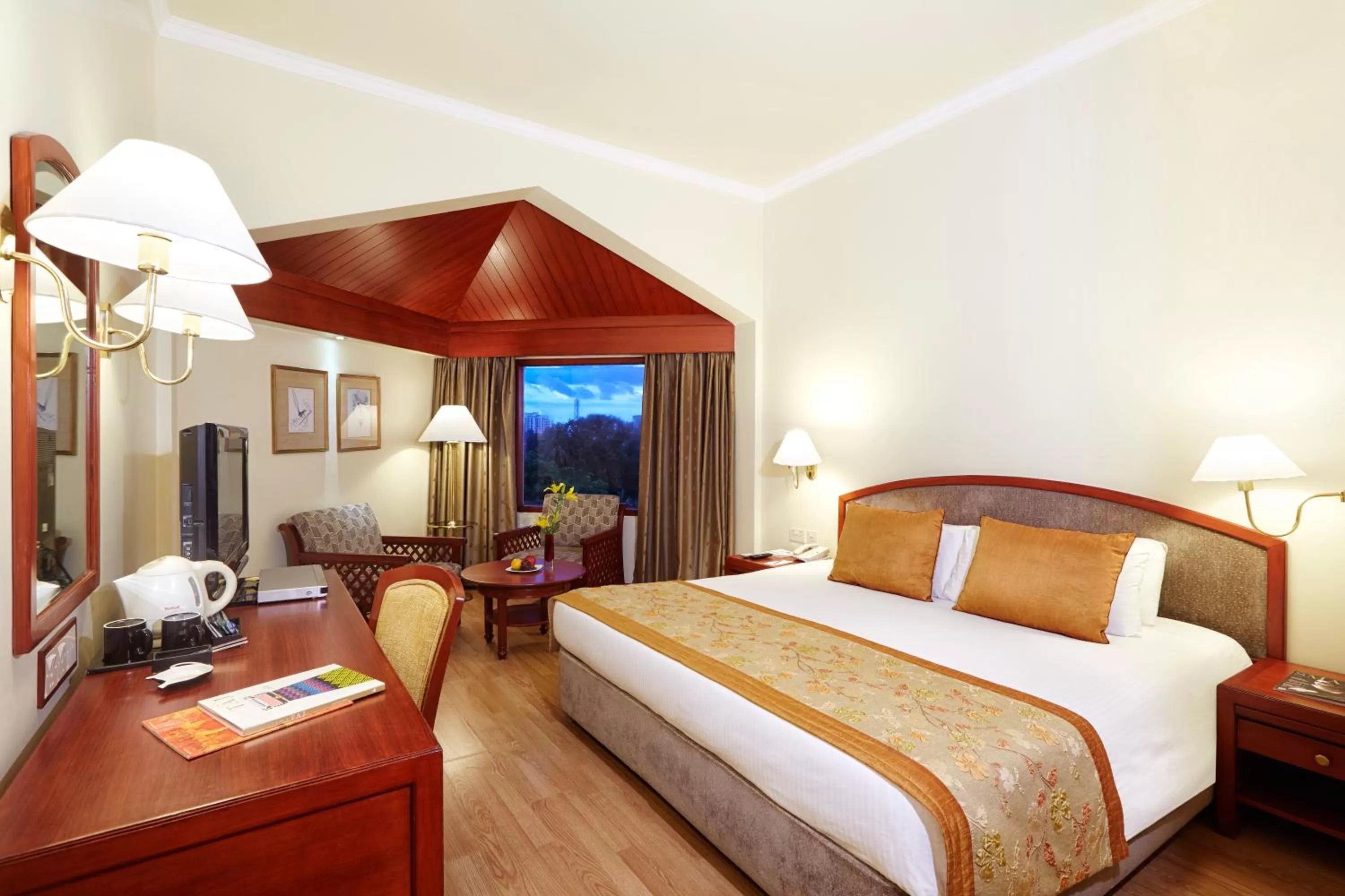 Bedroom, Bed in The Gateway Hotel Beach Road, Calicut