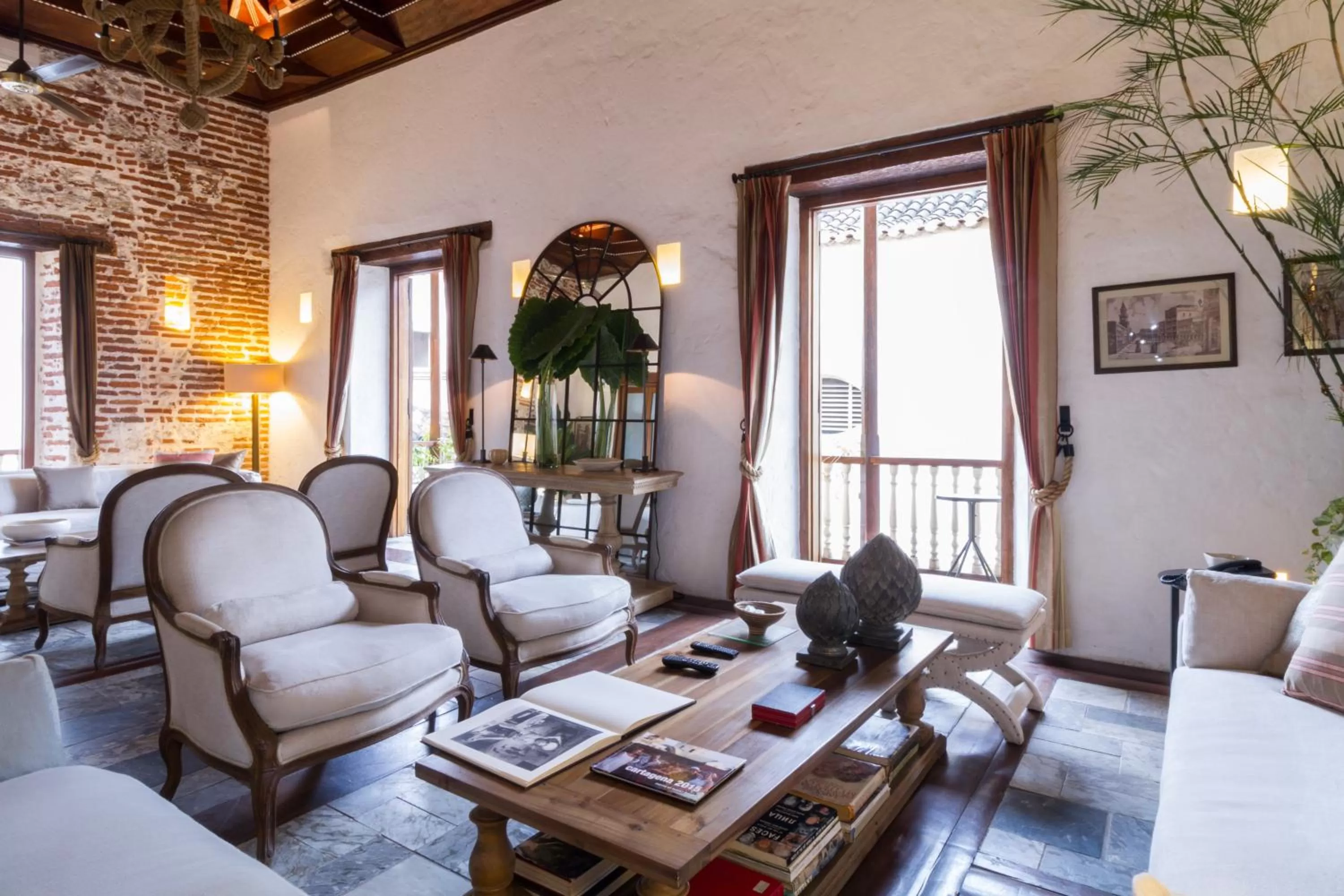 Property building in Hotel Boutique Casa del Coliseo