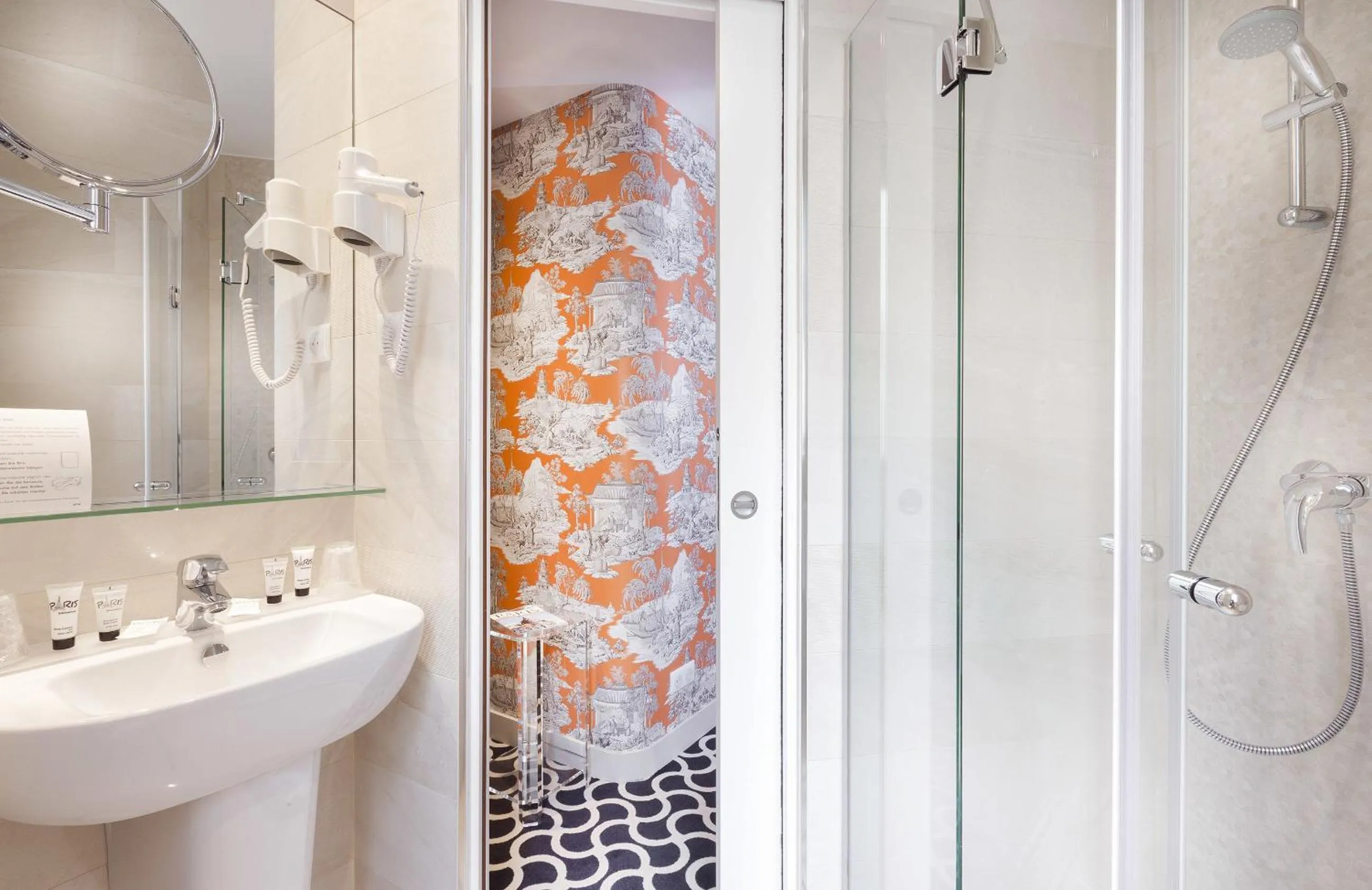 Bathroom in Hôtel International Paris