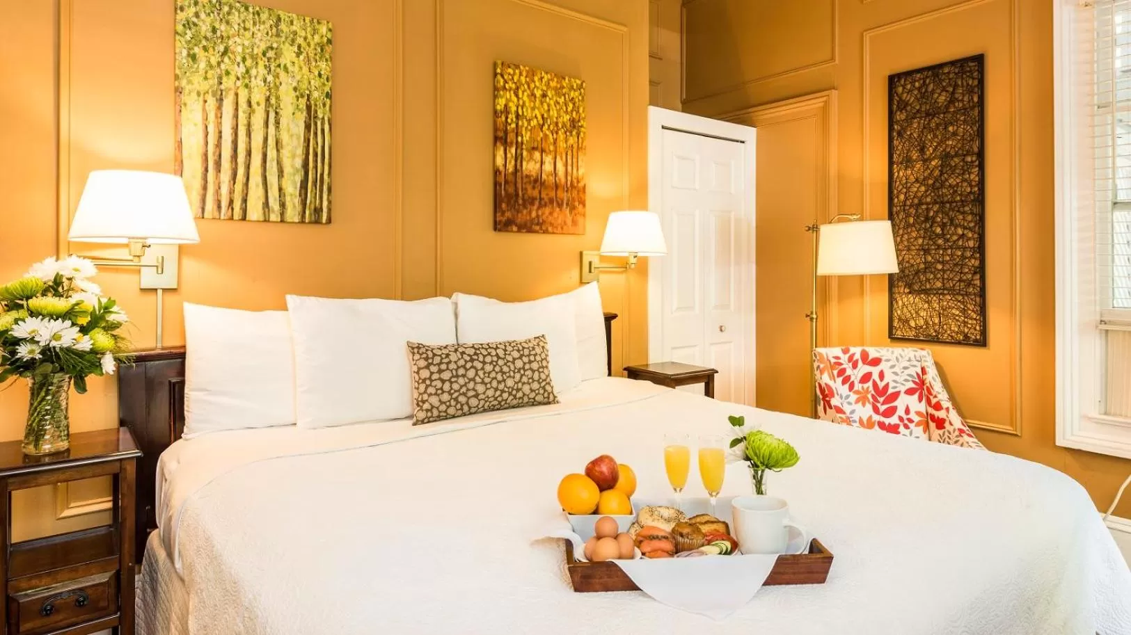 Bedroom, Bed in Old Town Manor