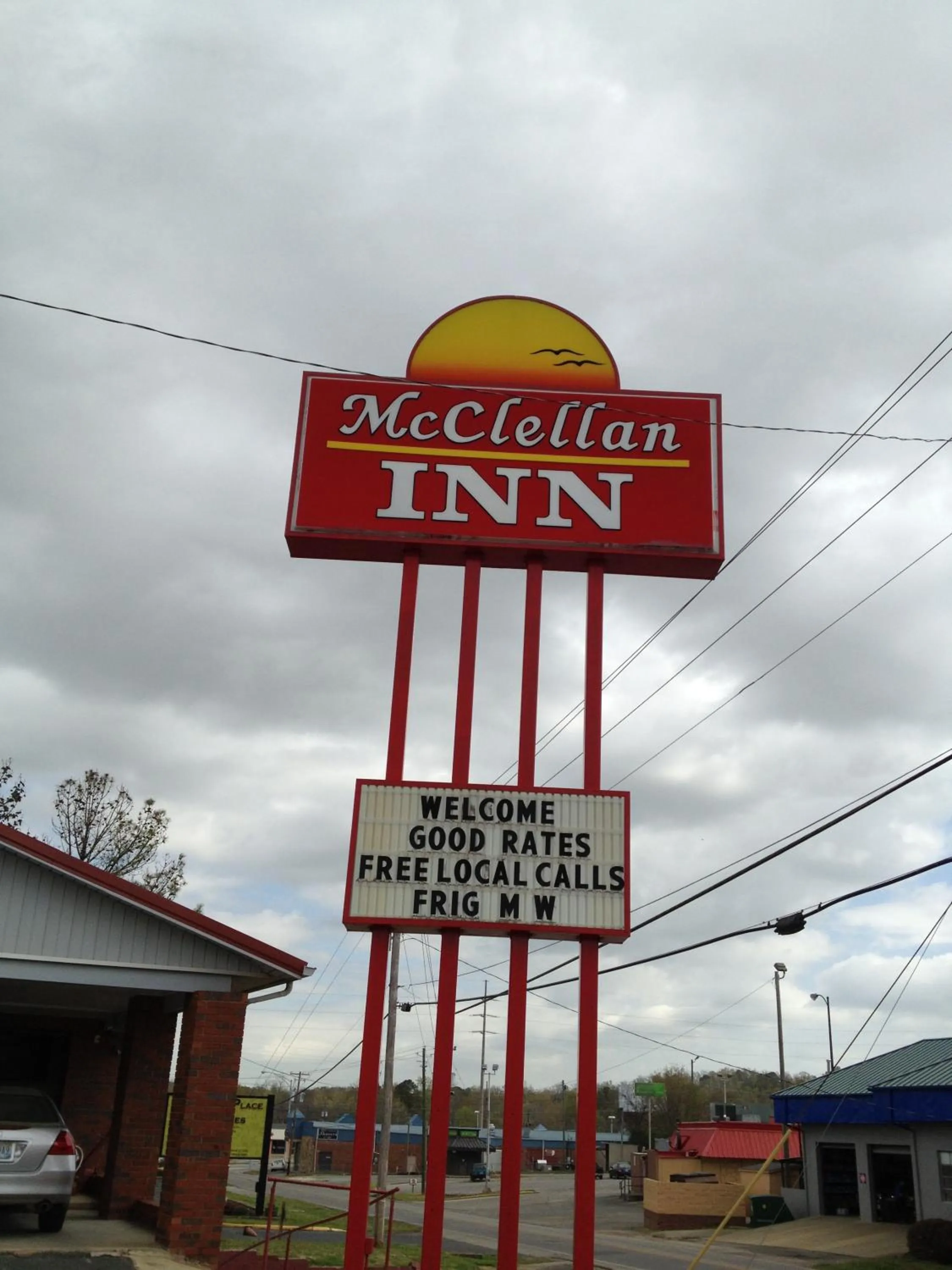 Facade/entrance in McClellan Inn