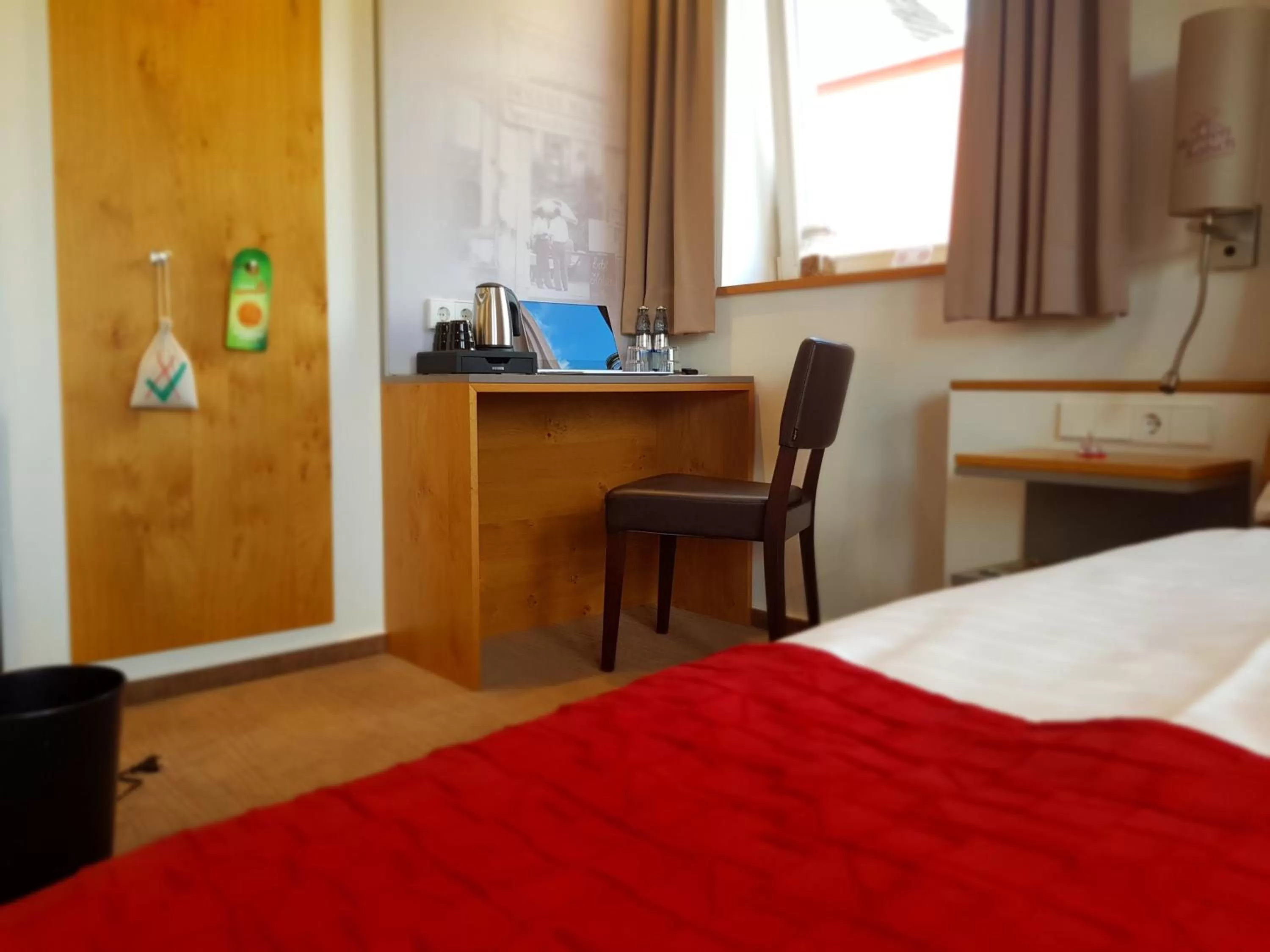 Photo of the whole room, Bed in Hotel zur Malzmühle