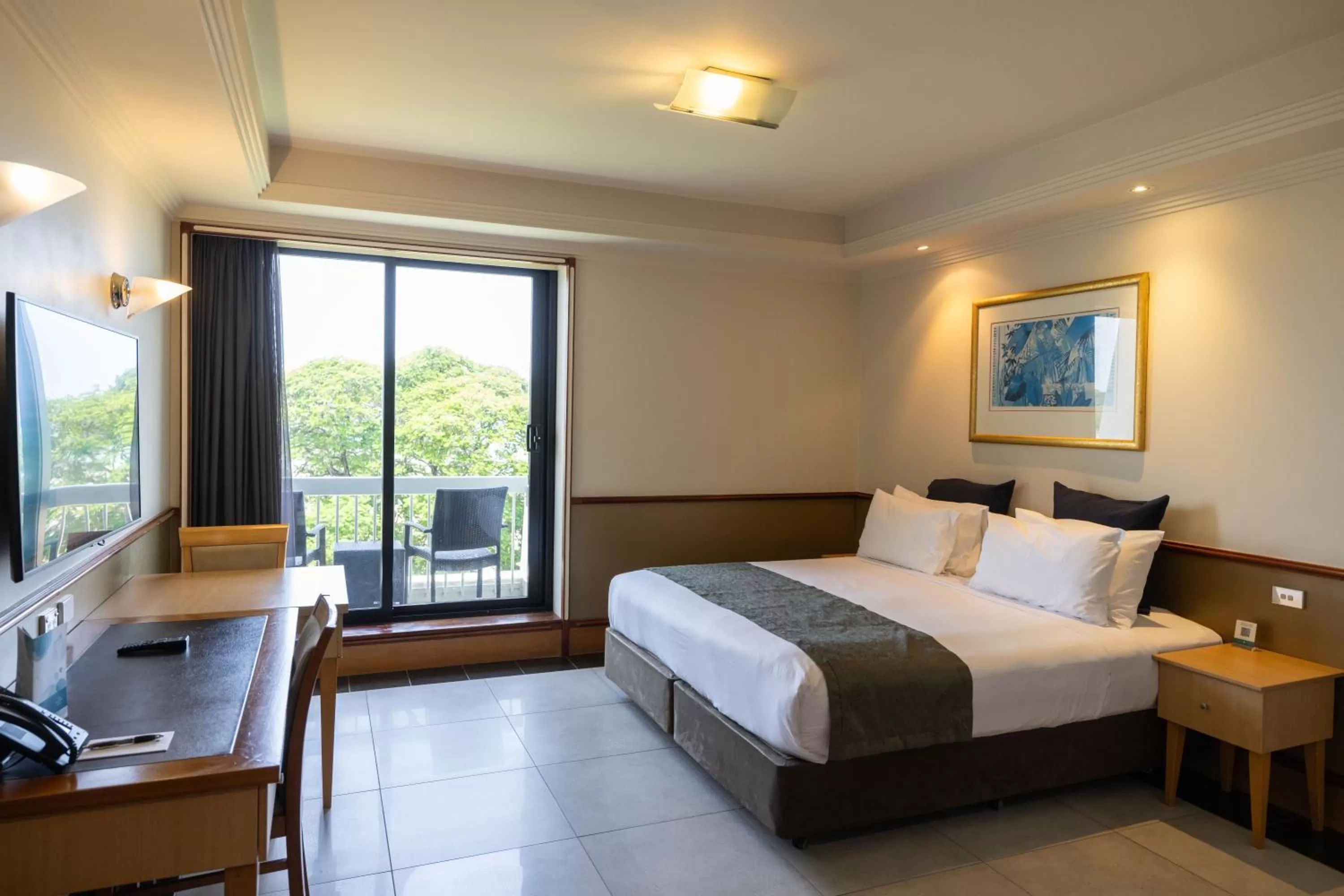 Deluxe King Room with Ocean View in Mindil Beach Casino Resort