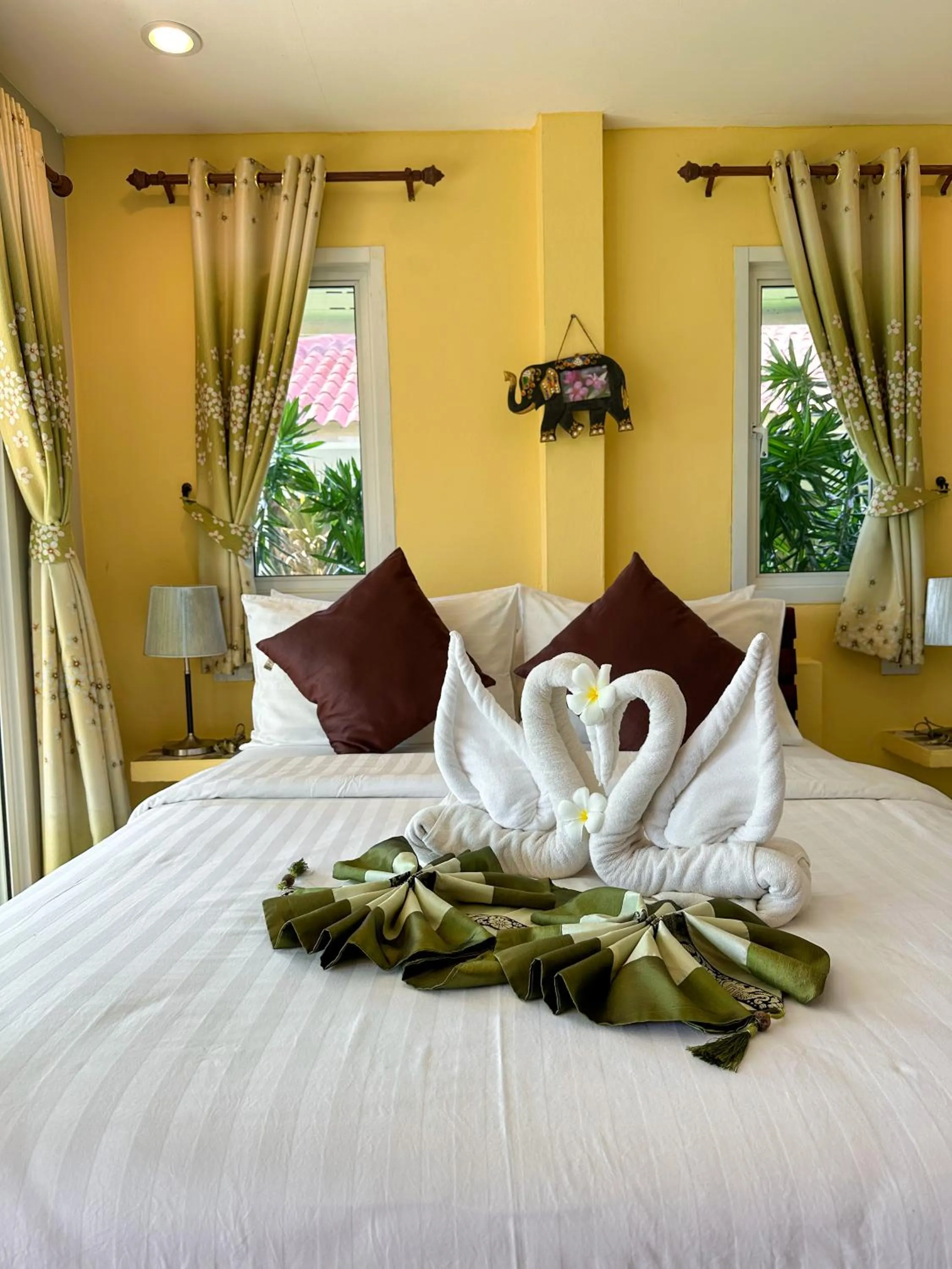 Bed in Lanta A&J Klong khong Beach