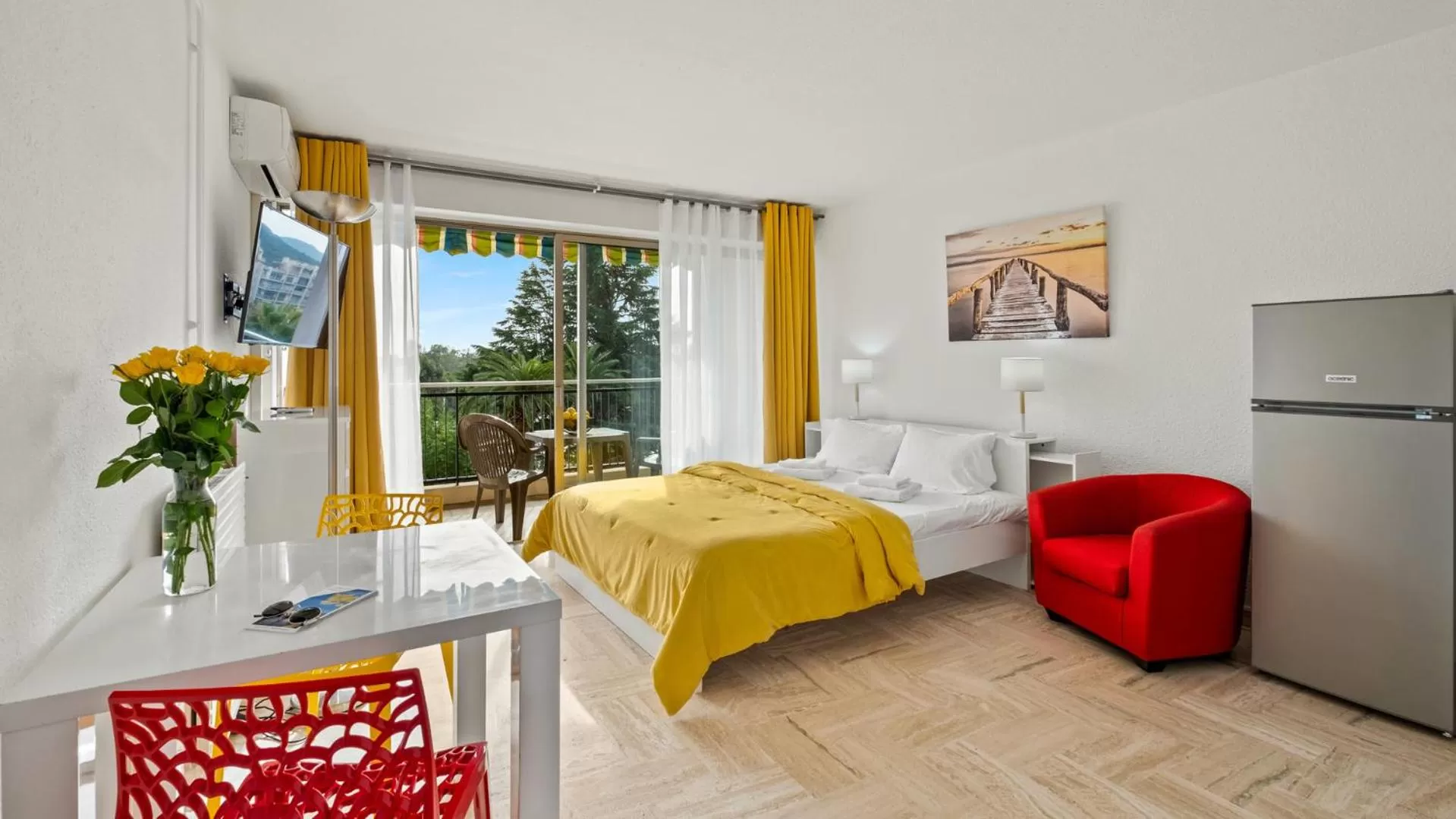 Bed in Cannes Marina Appart Hotel Mandelieu