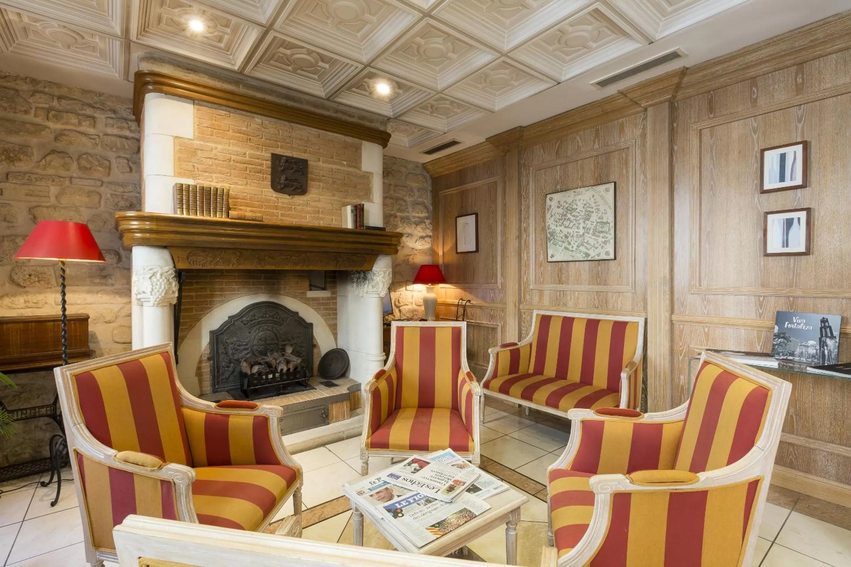 Lounge or bar in Elysees Niel Hotel