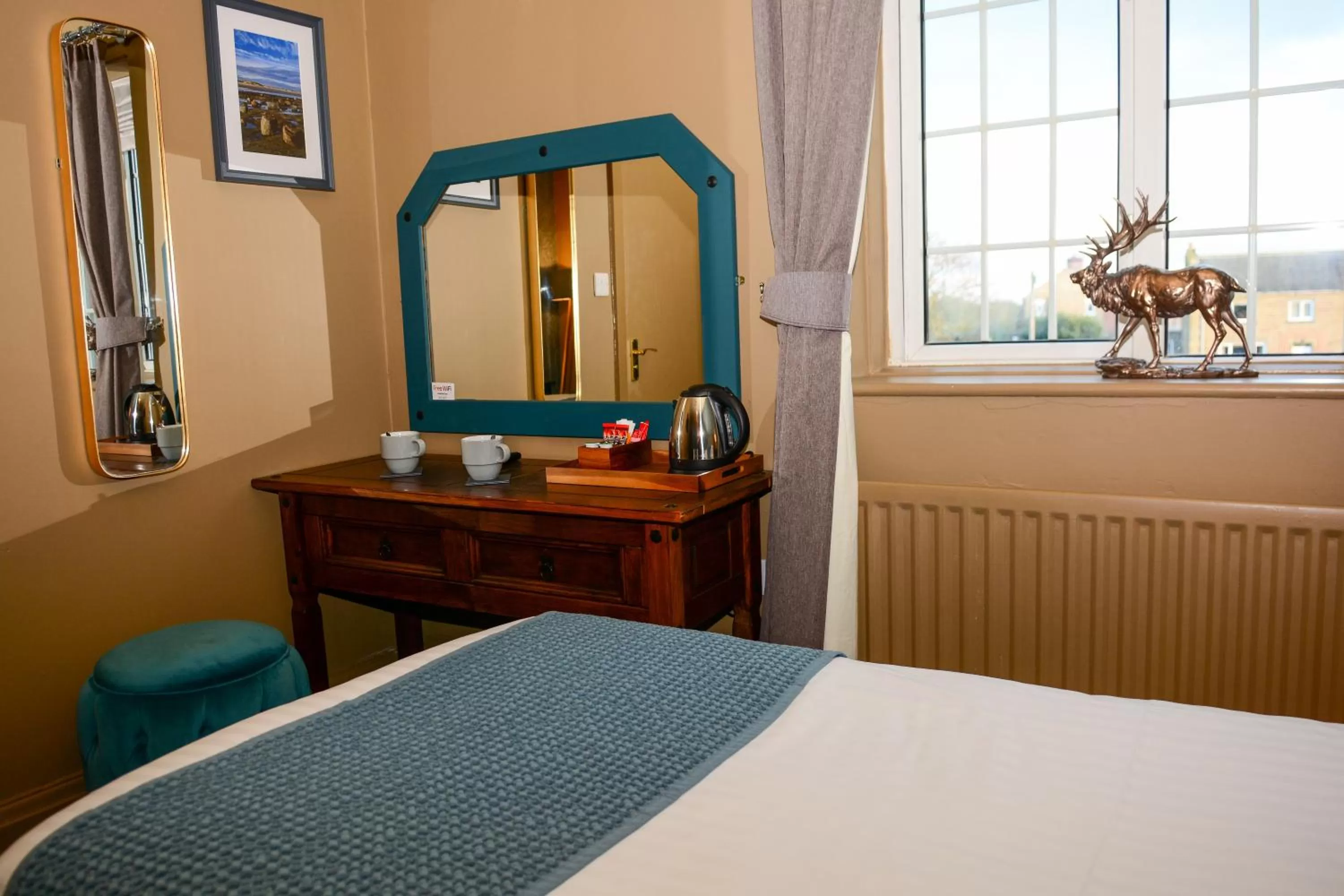 Bedroom in Plough Inn