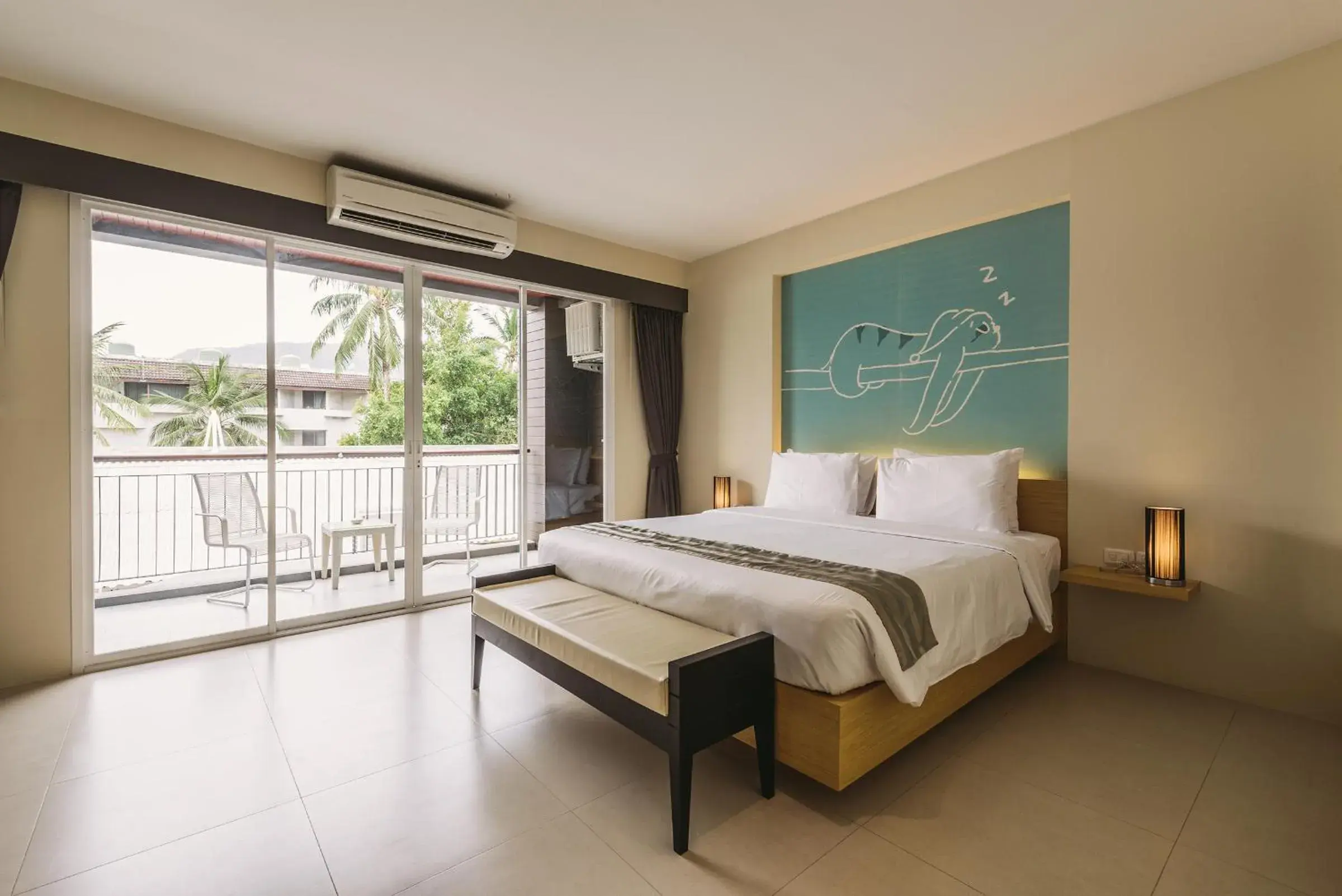 Deluxe Double Room in TIRAS Patong Beach Hotel Deluxe Double Room in TIRAS Patong Beach Hotel
