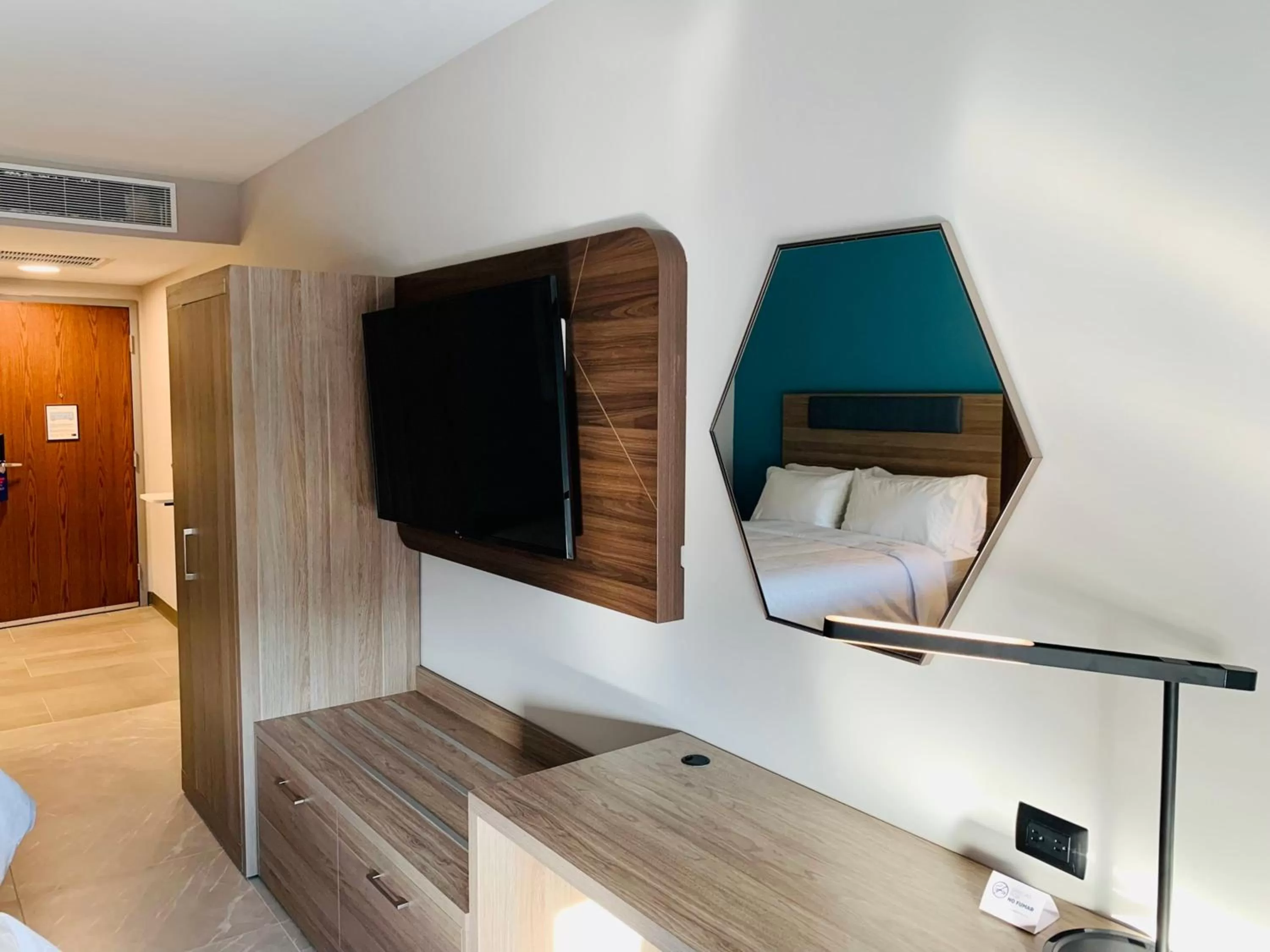 Photo of the whole room in Holiday Inn Express - Guadalajara Vallarta Poniente by IHG