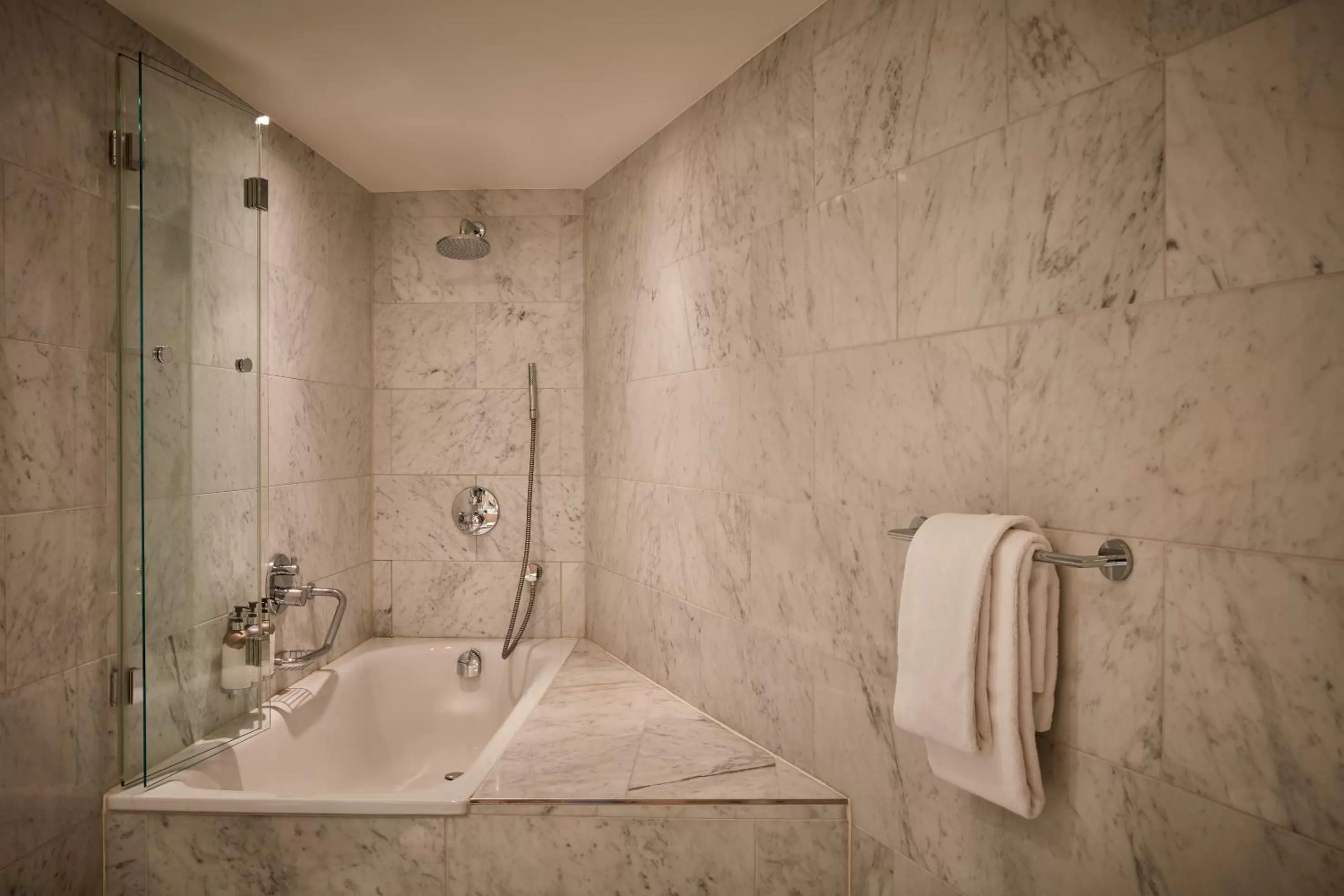 Shower in Park Centraal Amsterdam, part of Sircle Collection