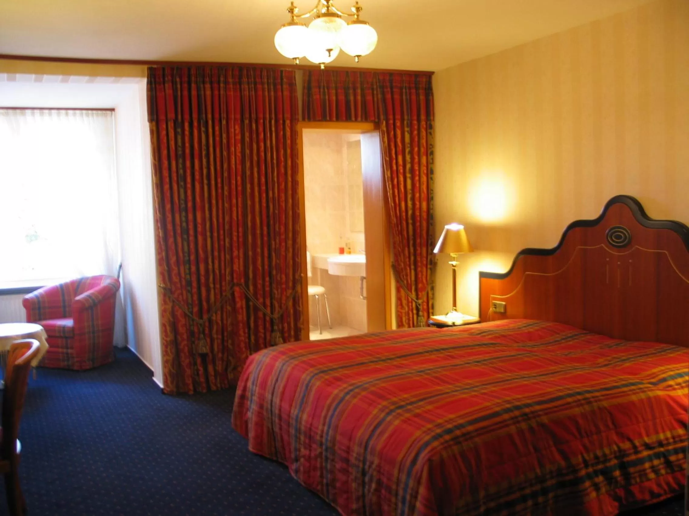 Bedroom, Bed in Hotel-Restaurant-Kolb