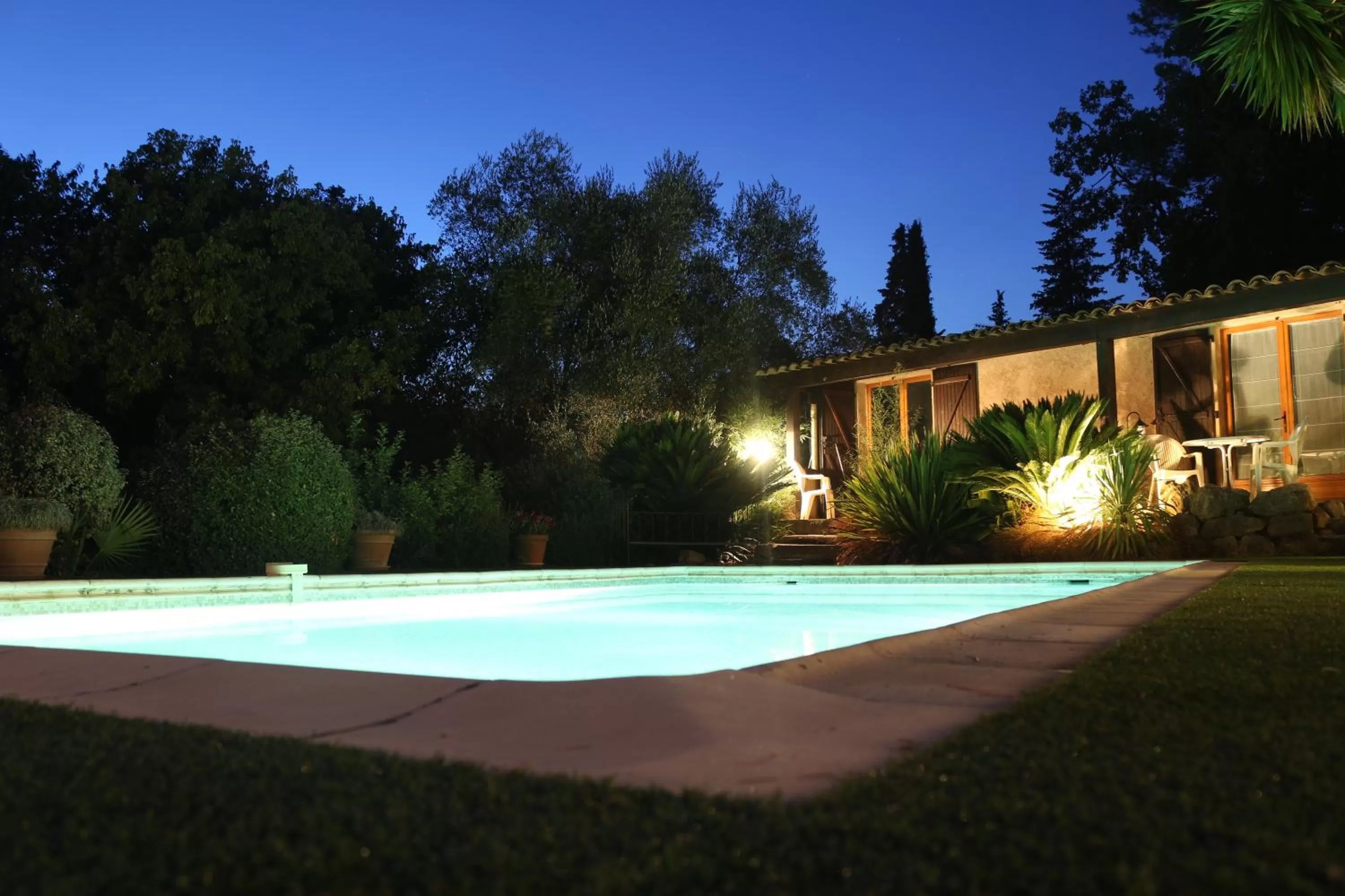 Property building, Swimming Pool in La Bastidasse