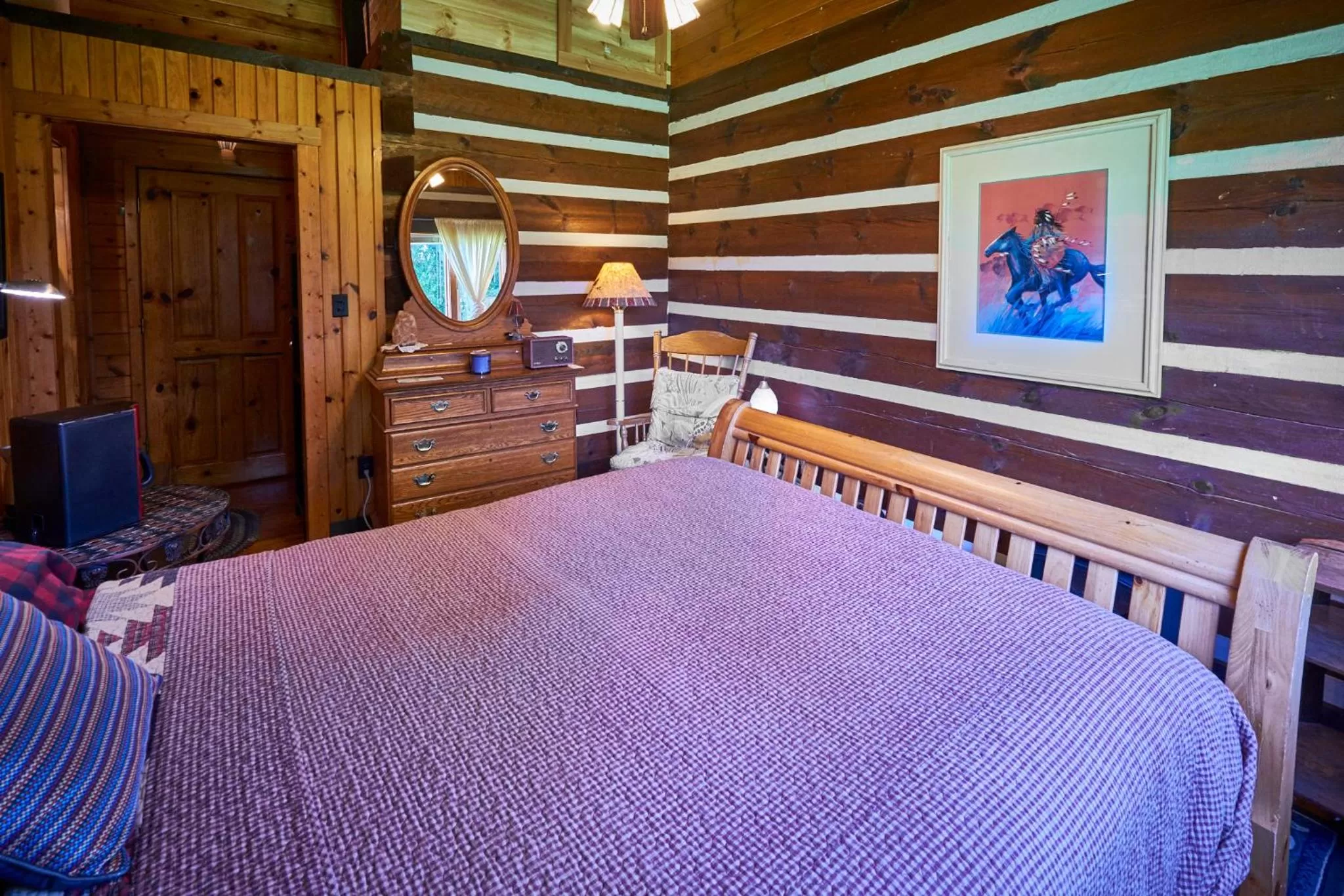 Bed in Creekwalk Inn Bed and Breakfast with Cabins