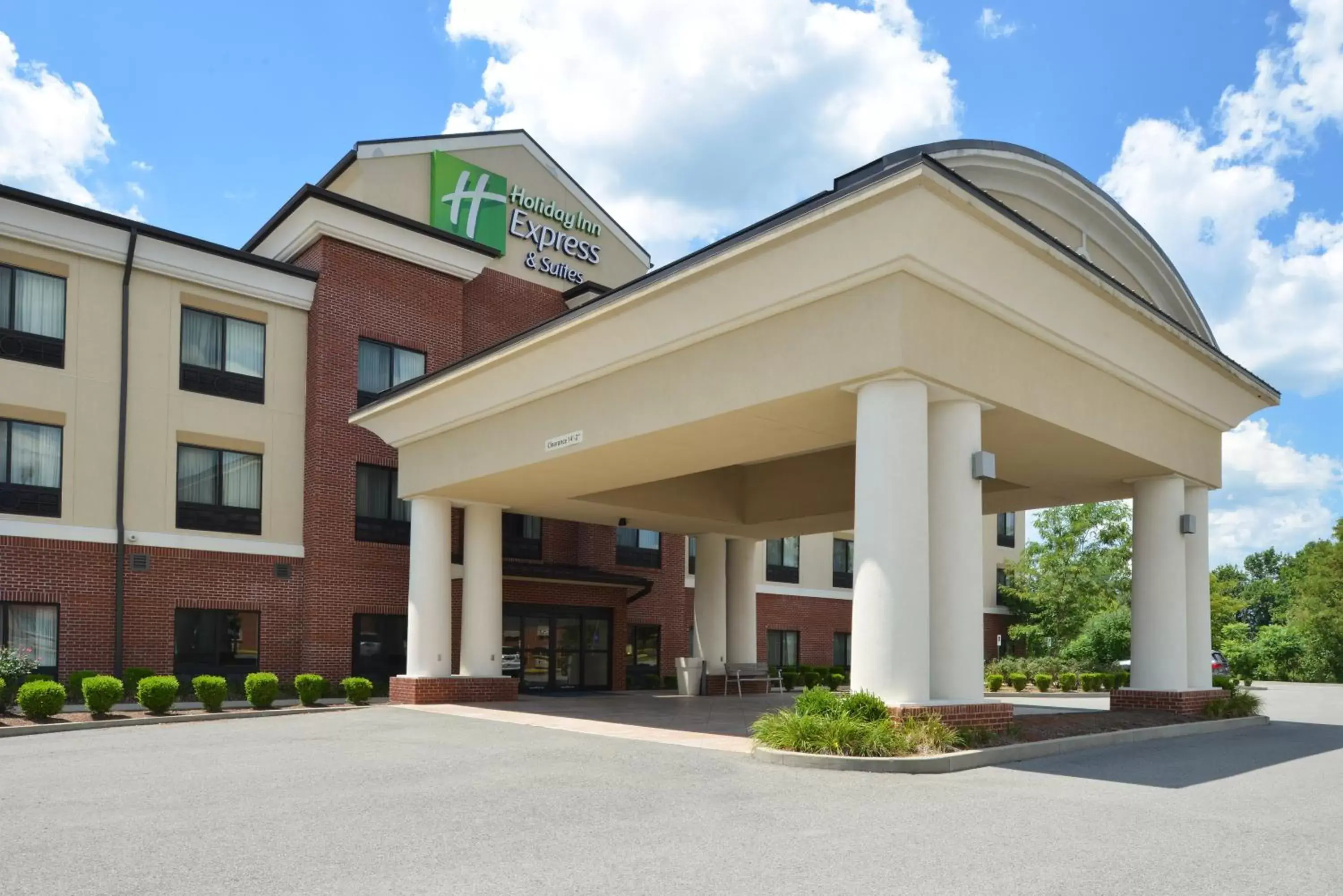 Holiday Inn Express & Suites Fairmont by IHG Holiday Inn Express & Suites Fairmont by IHG
