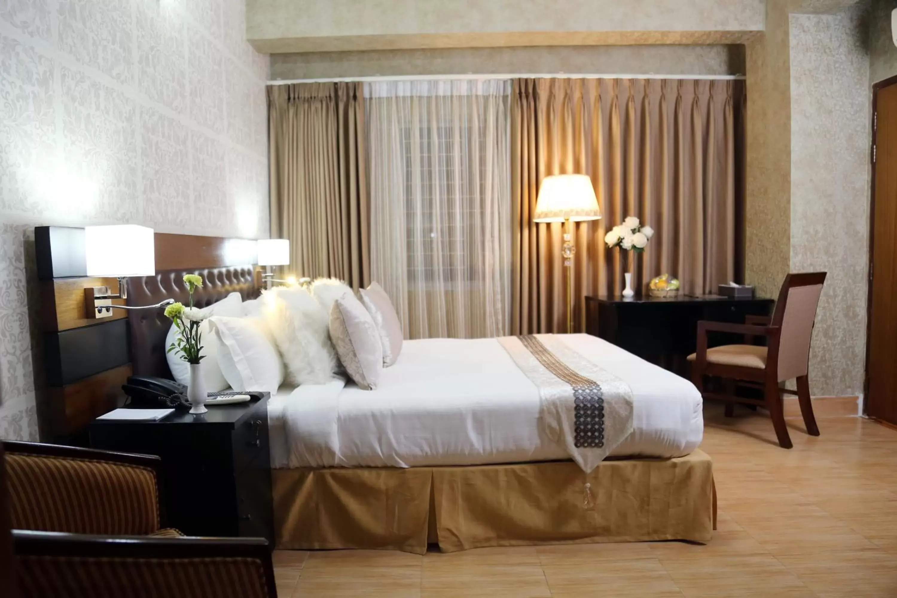 Deluxe Double Room in Civic Inn Deluxe Double Room in Civic Inn