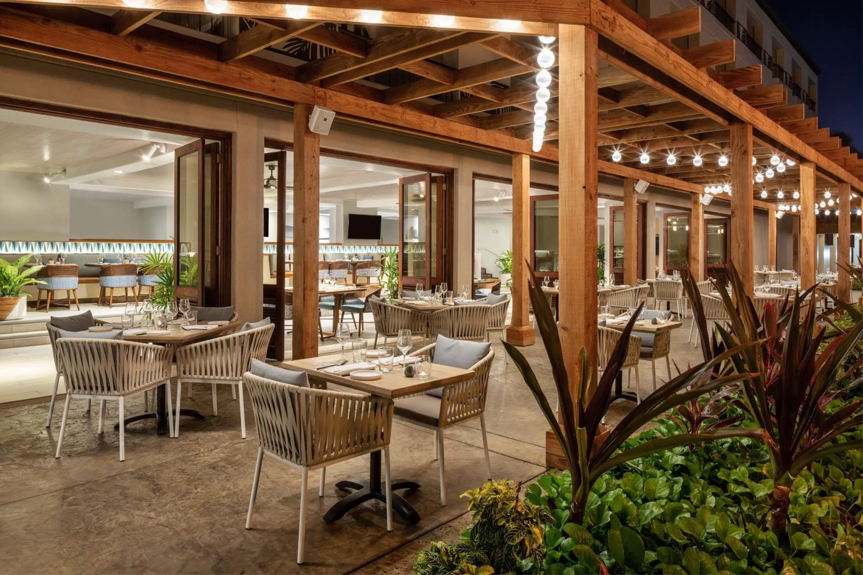 Restaurant/places to eat in Sheraton Kauai Coconut Beach Resort