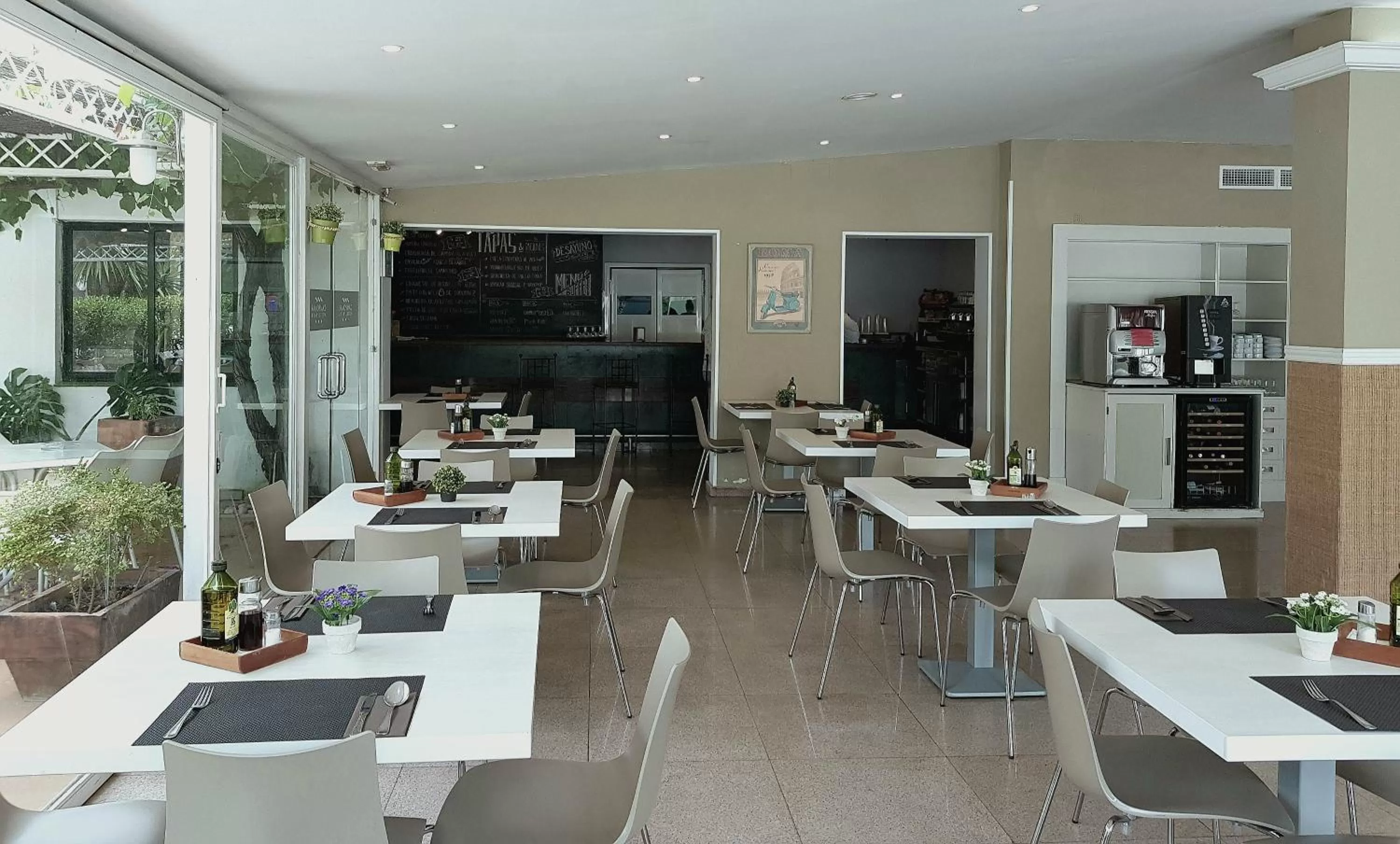 Restaurant/places to eat in Campomar Playa