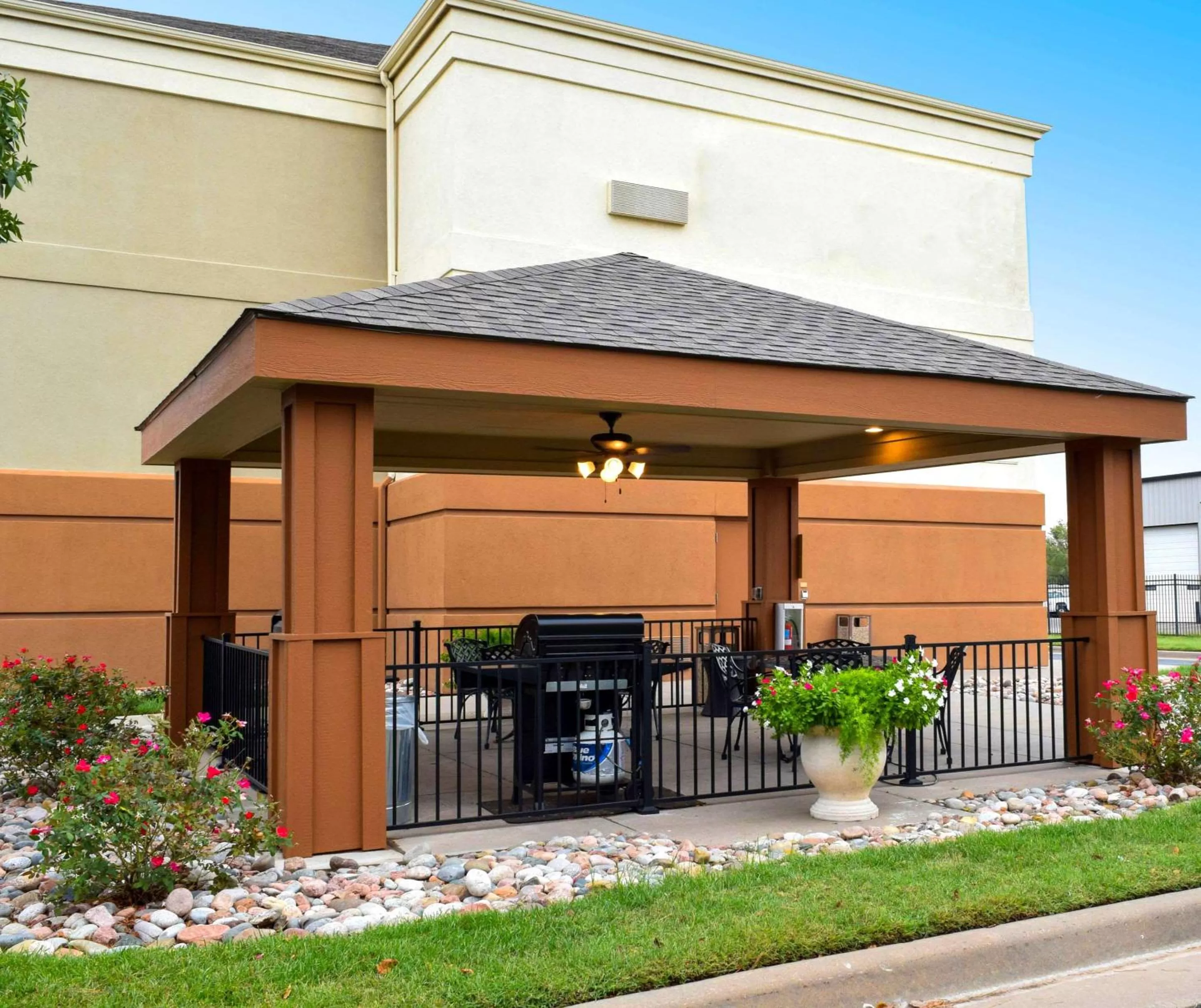 Patio in MainStay Suites - Wichita NE