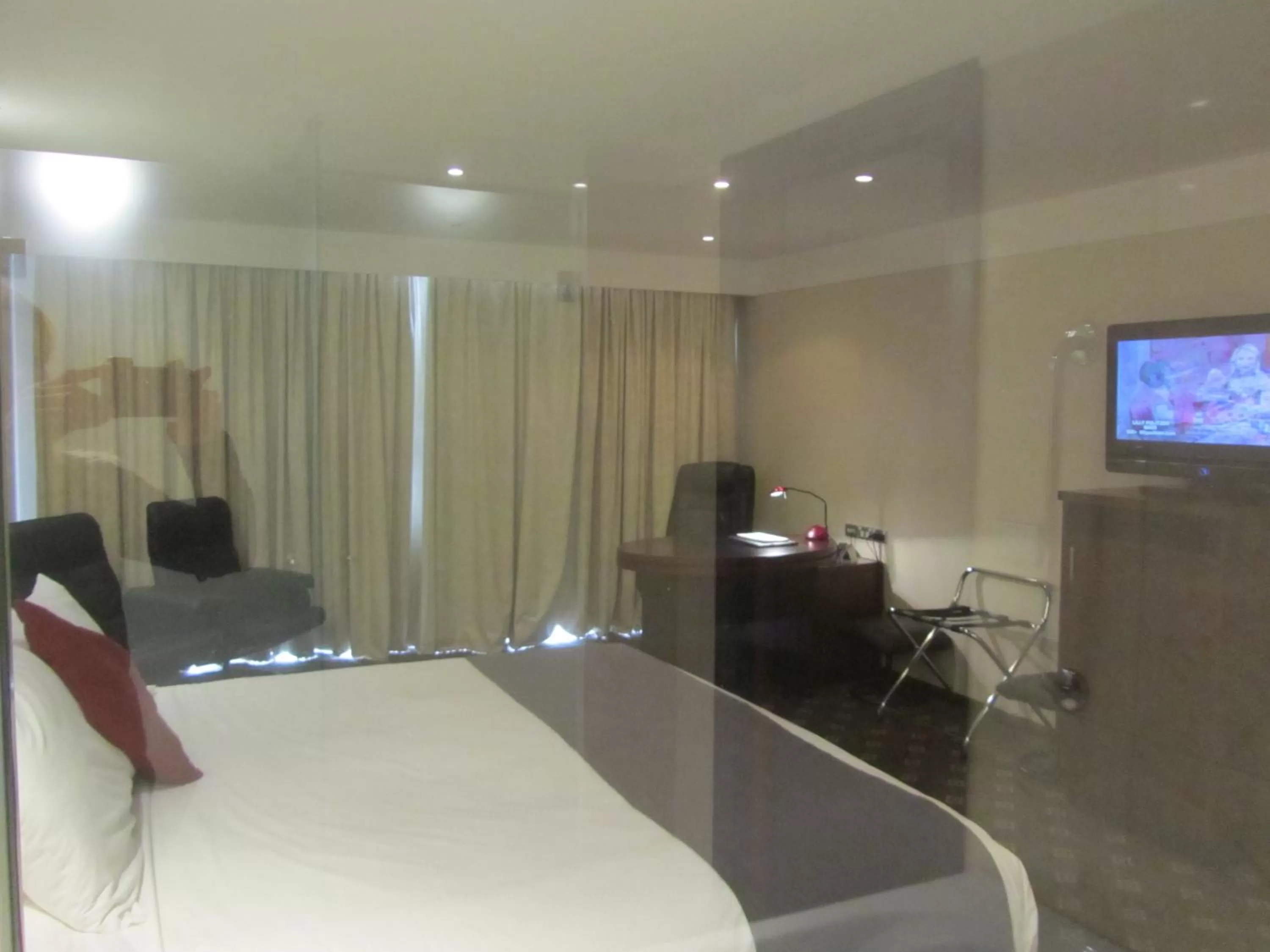 Bed in Best Western Plus Goulburn