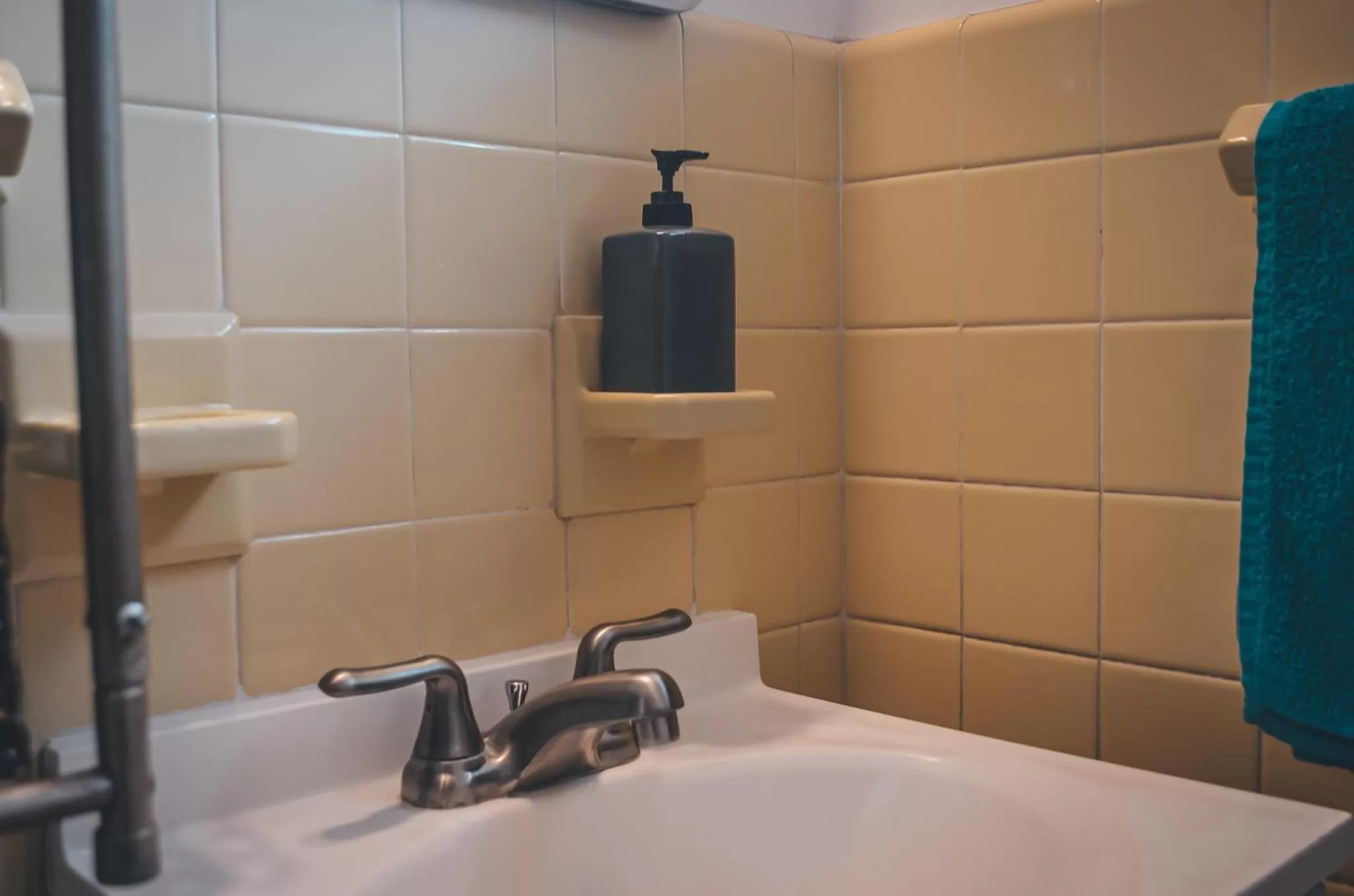 Bathroom in Hollywood Light Haven Lodge