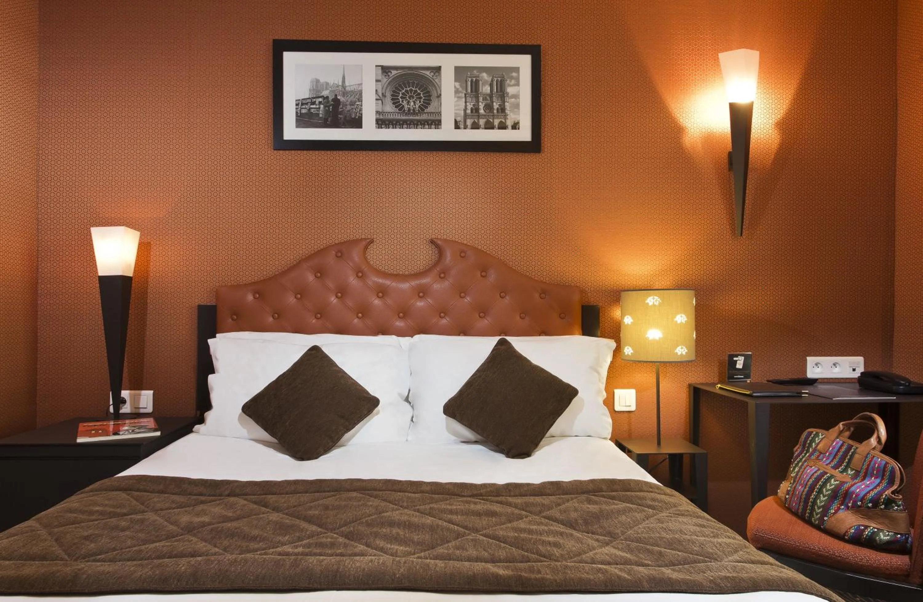 Photo of the whole room, Bed in Hôtel Du Prince Eugène