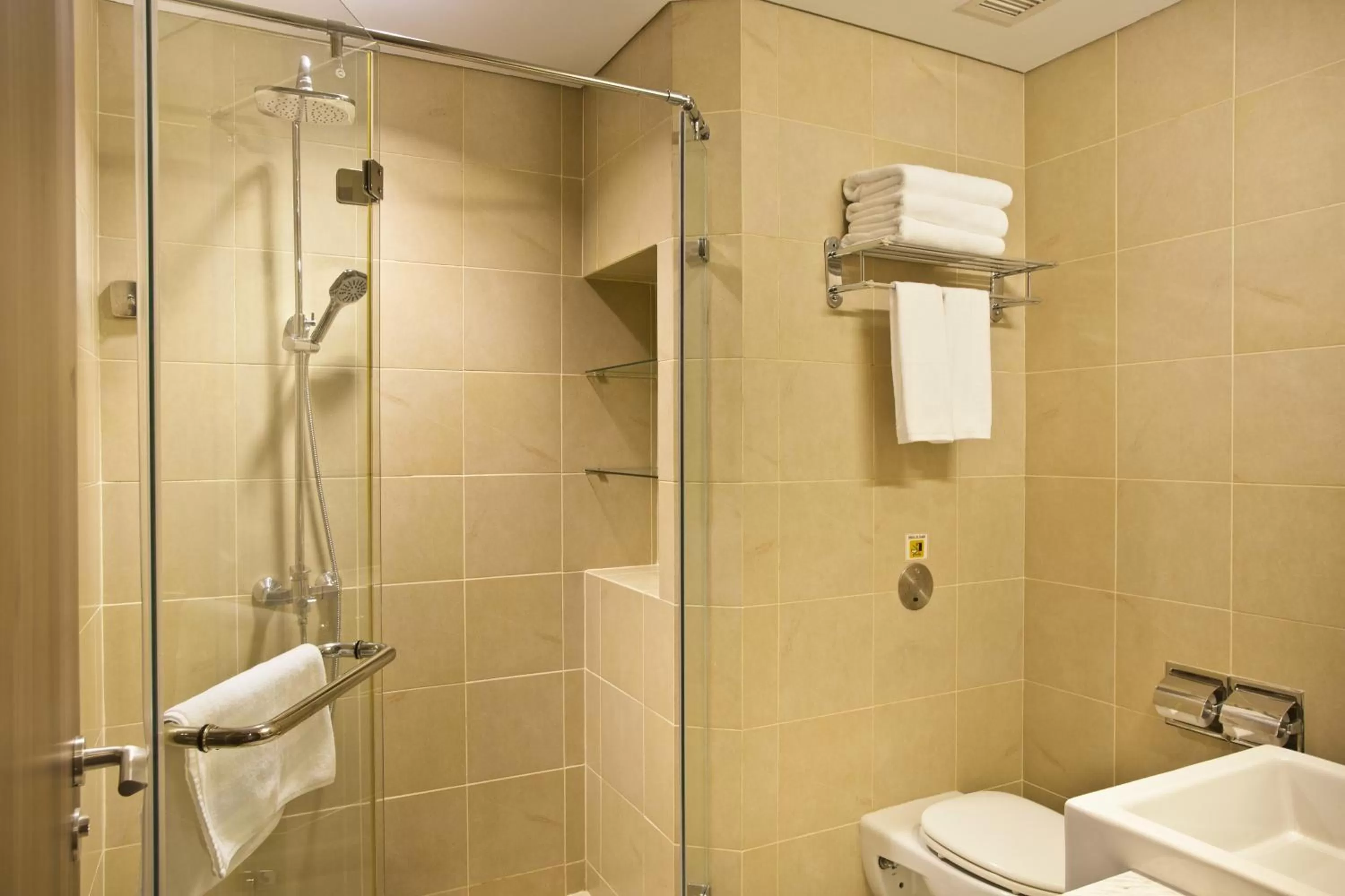 Bathroom in Ambassador Transit Hotel - Terminal 3