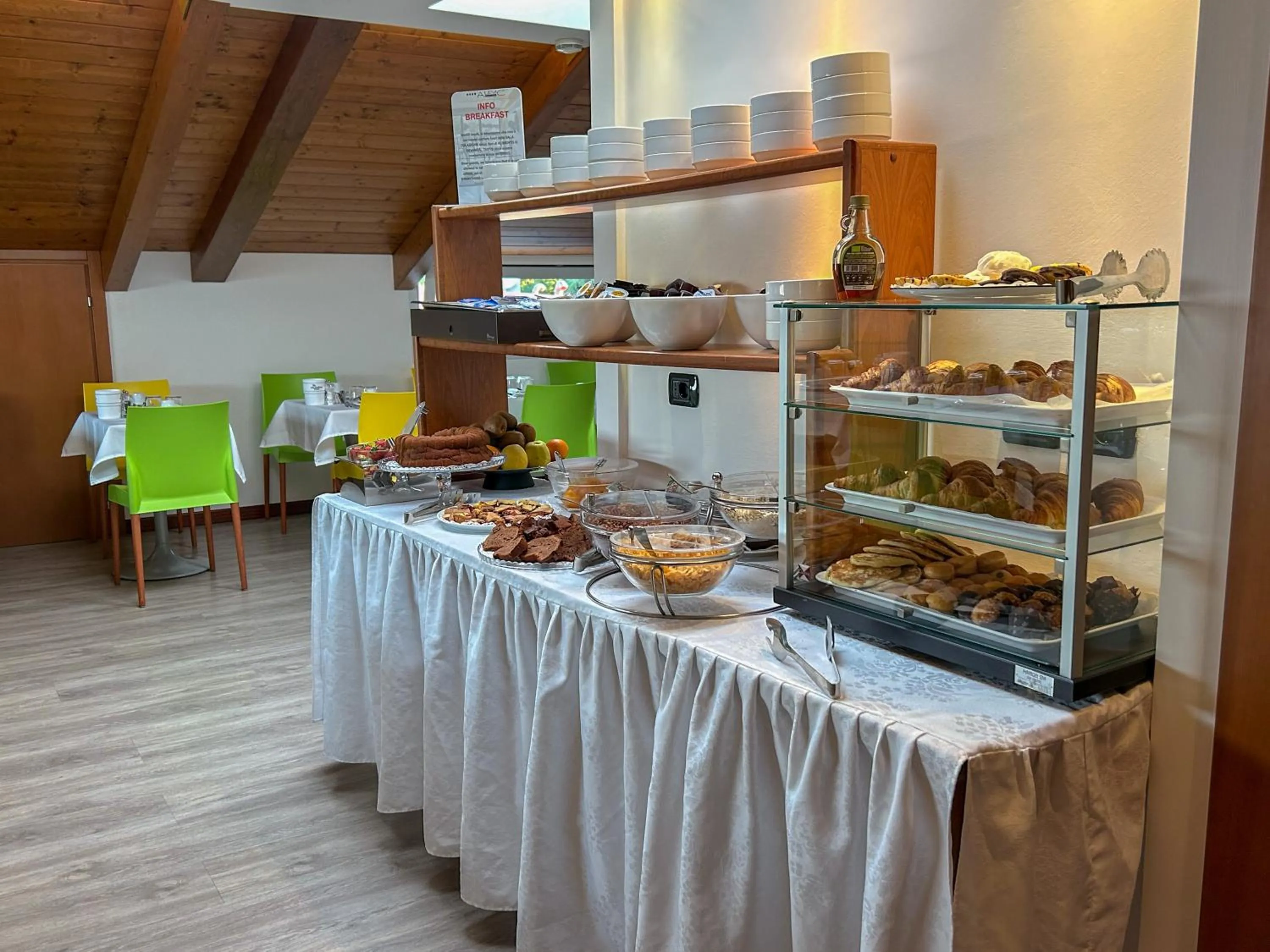 Breakfast in Hotel Mavino