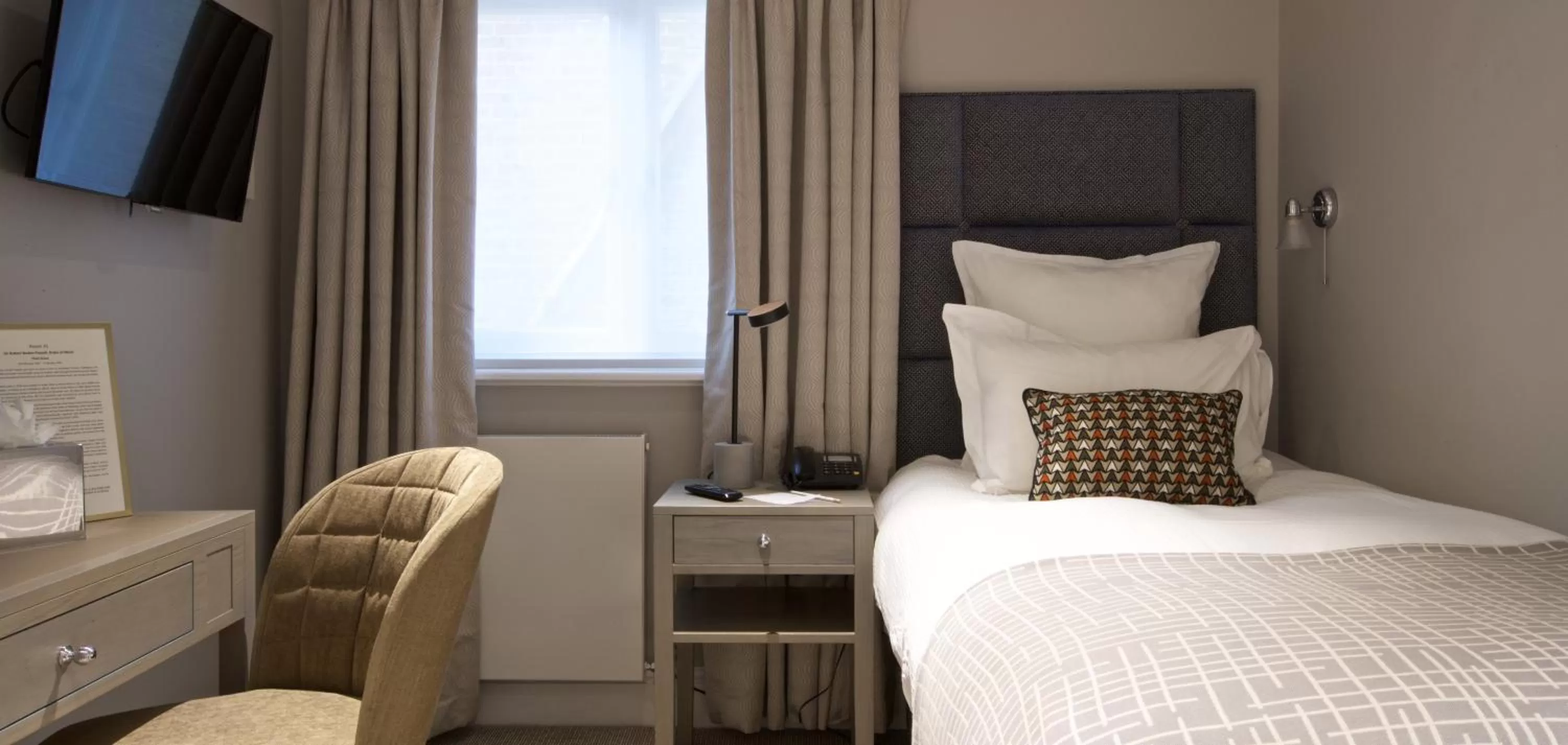 Bed in 54 Queen's Gate Hotel