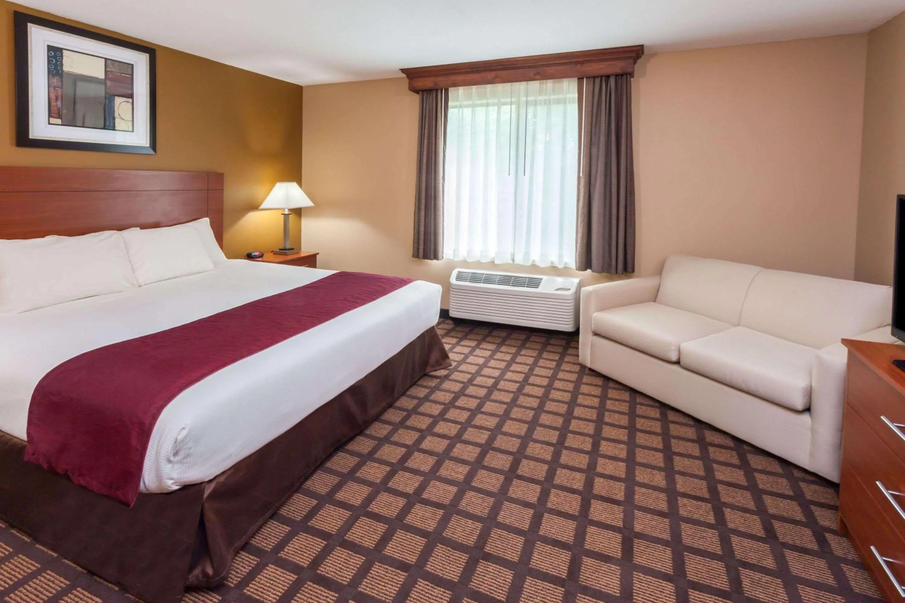 Photo of the whole room, Bed in Baymont by Wyndham New Buffalo