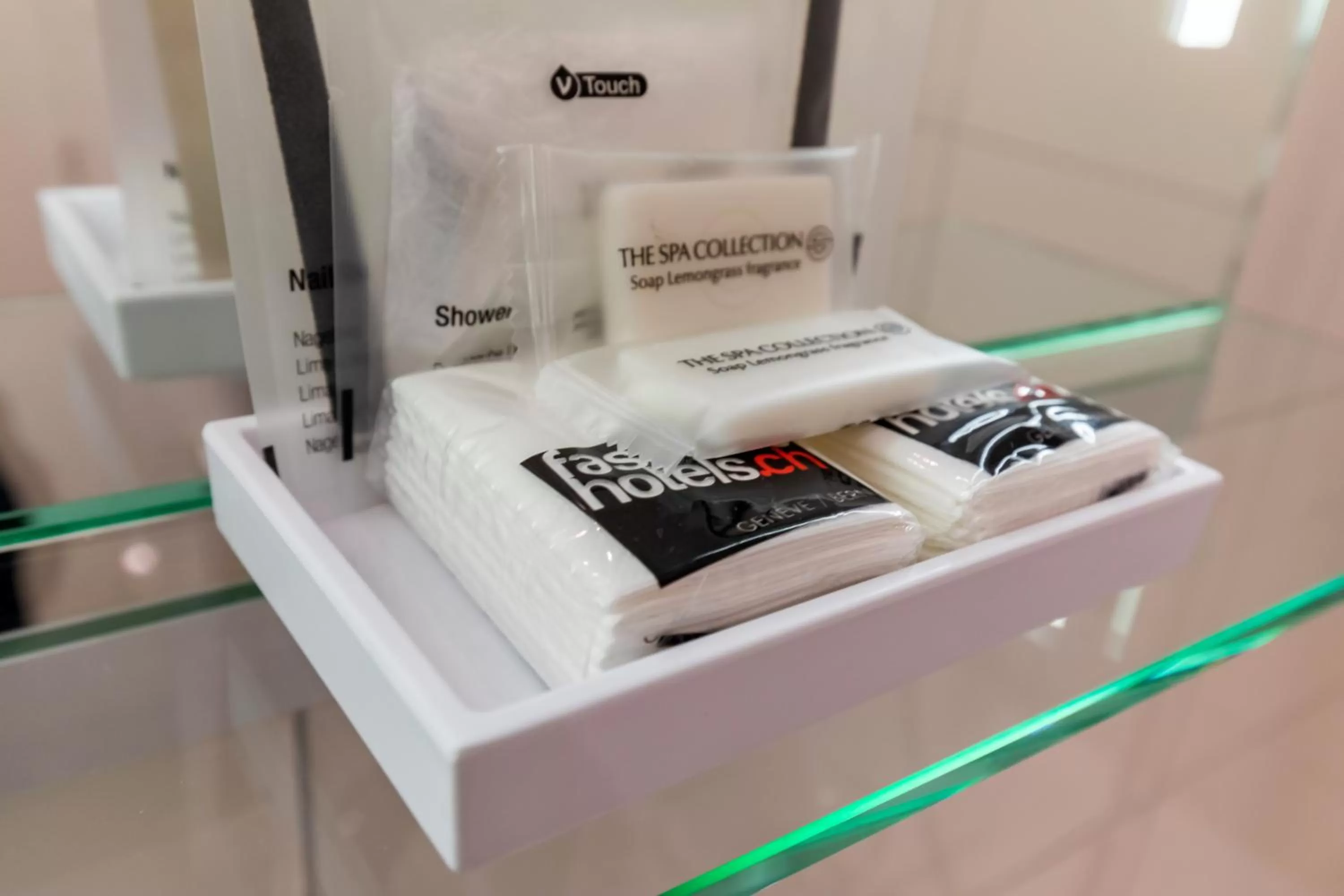 Bathroom in Hôtel Les Nations