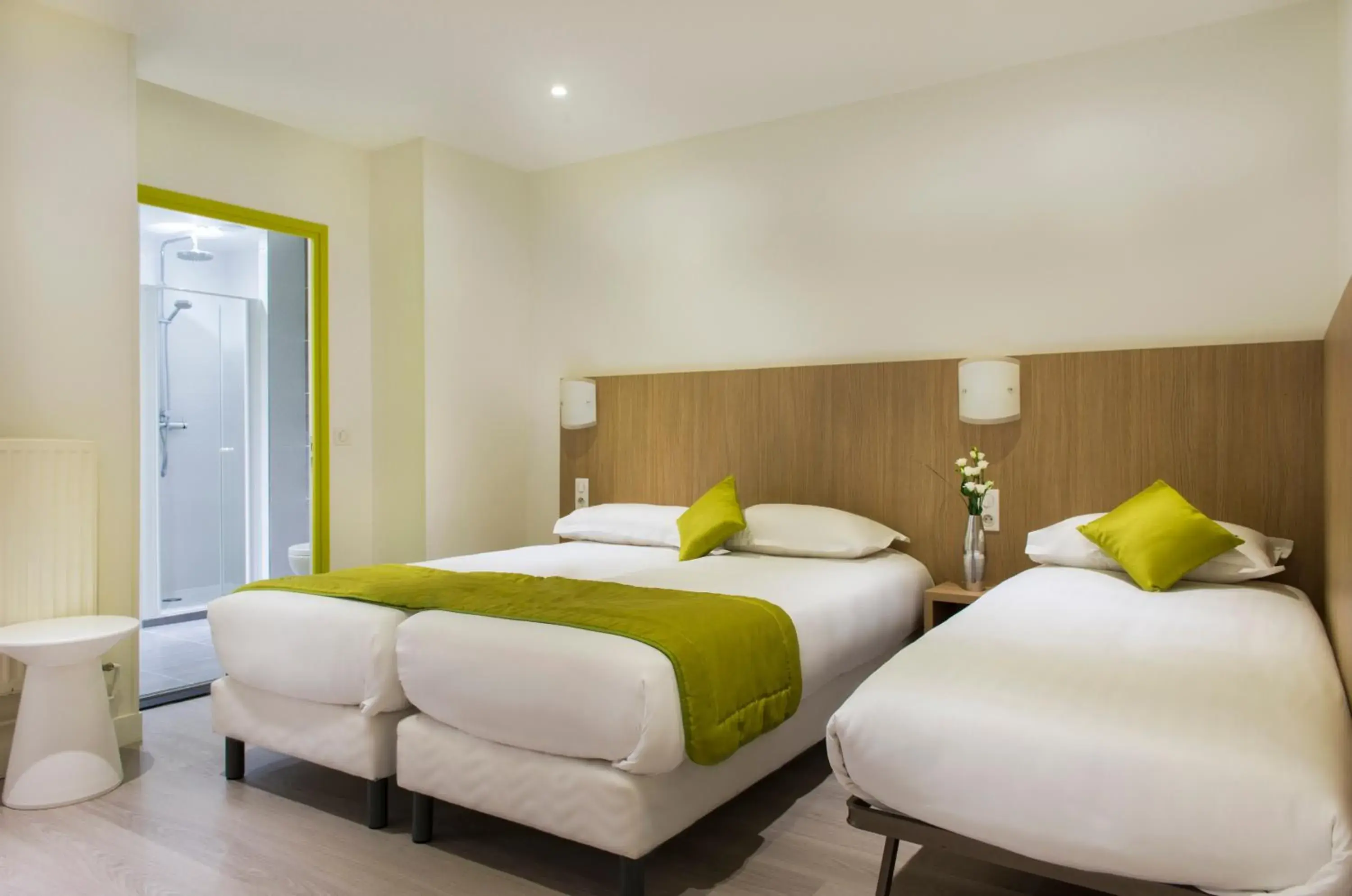 Triple Room in Hotel Bel Oranger Gare de Lyon Triple Room in Hotel Bel Oranger Gare de Lyon