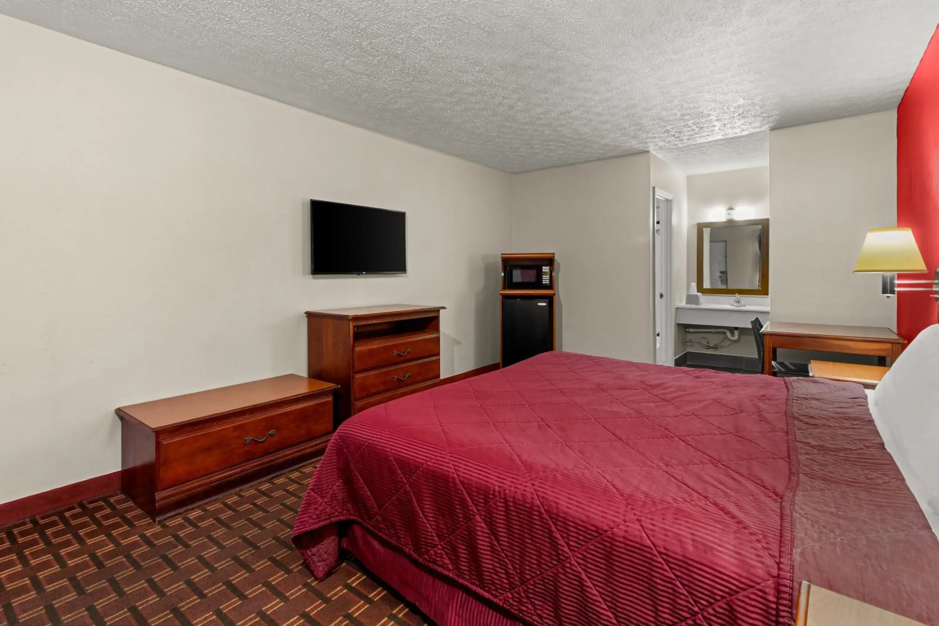 King Room Away From Street - Smoking in Rodeway Inn Dickson King Room Away From Street - Smoking in Rodeway Inn Dickson