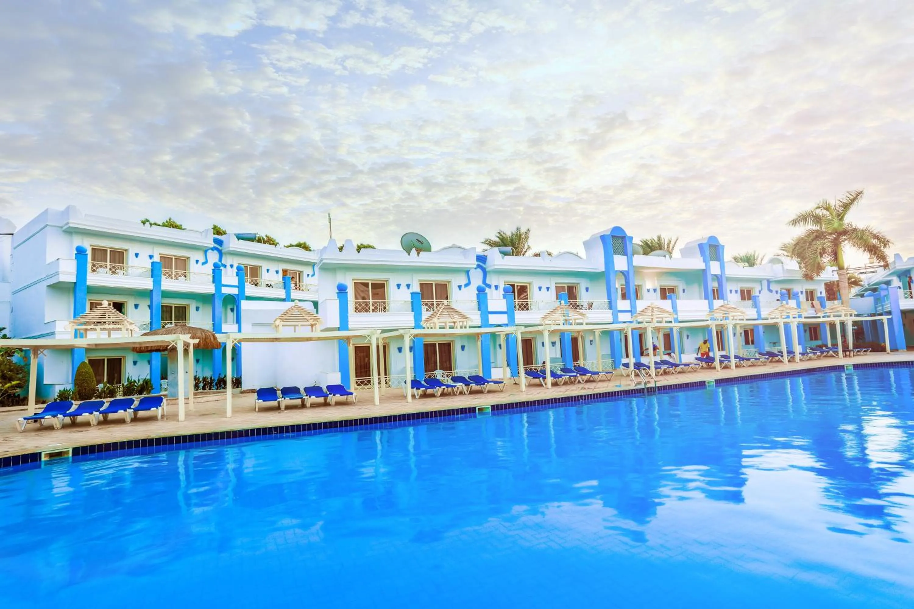 Swimming pool in Mirage Bay Resort & Aqua Park