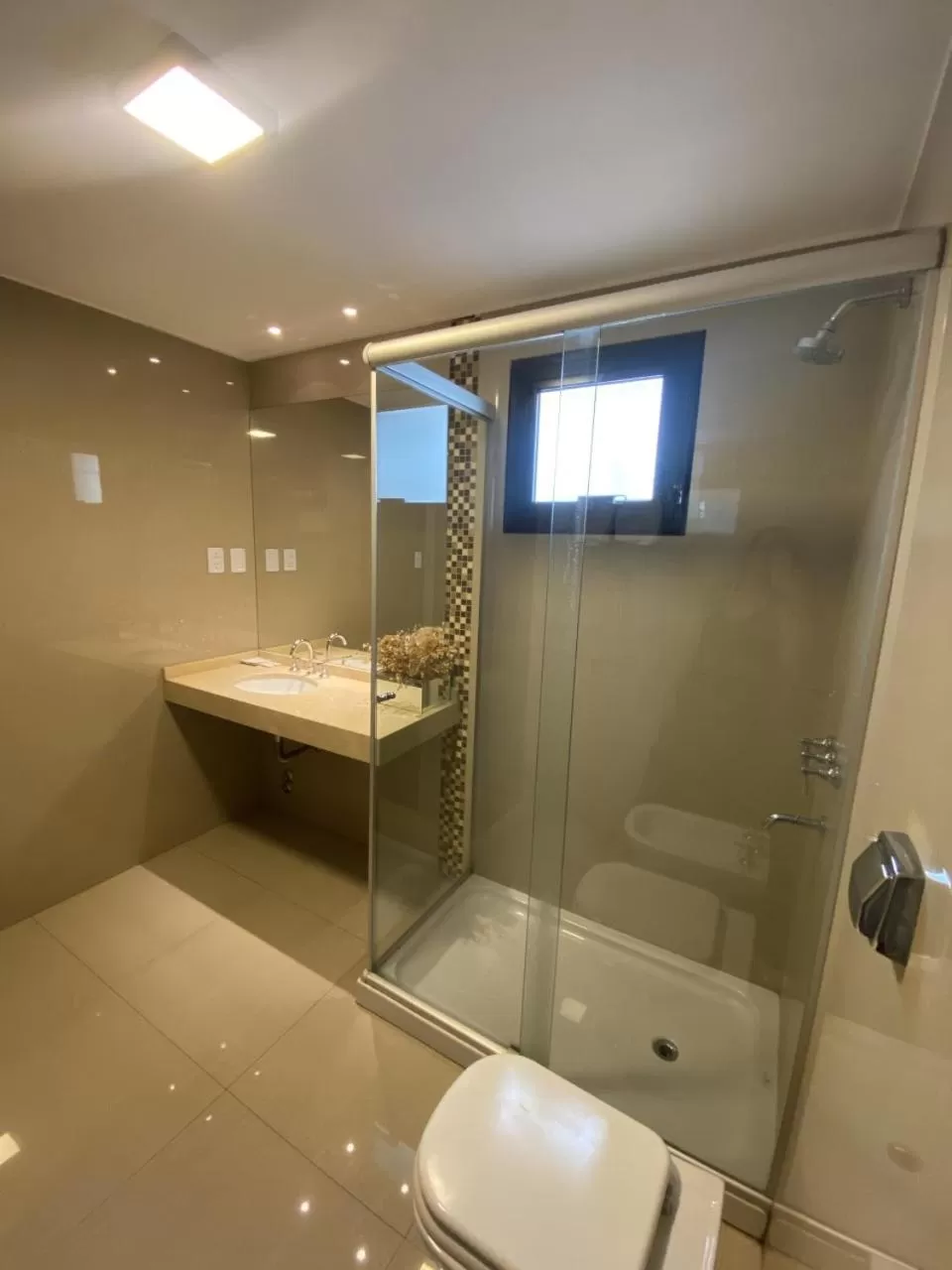 Bathroom in HOTEL CASTELAR CORDOBA