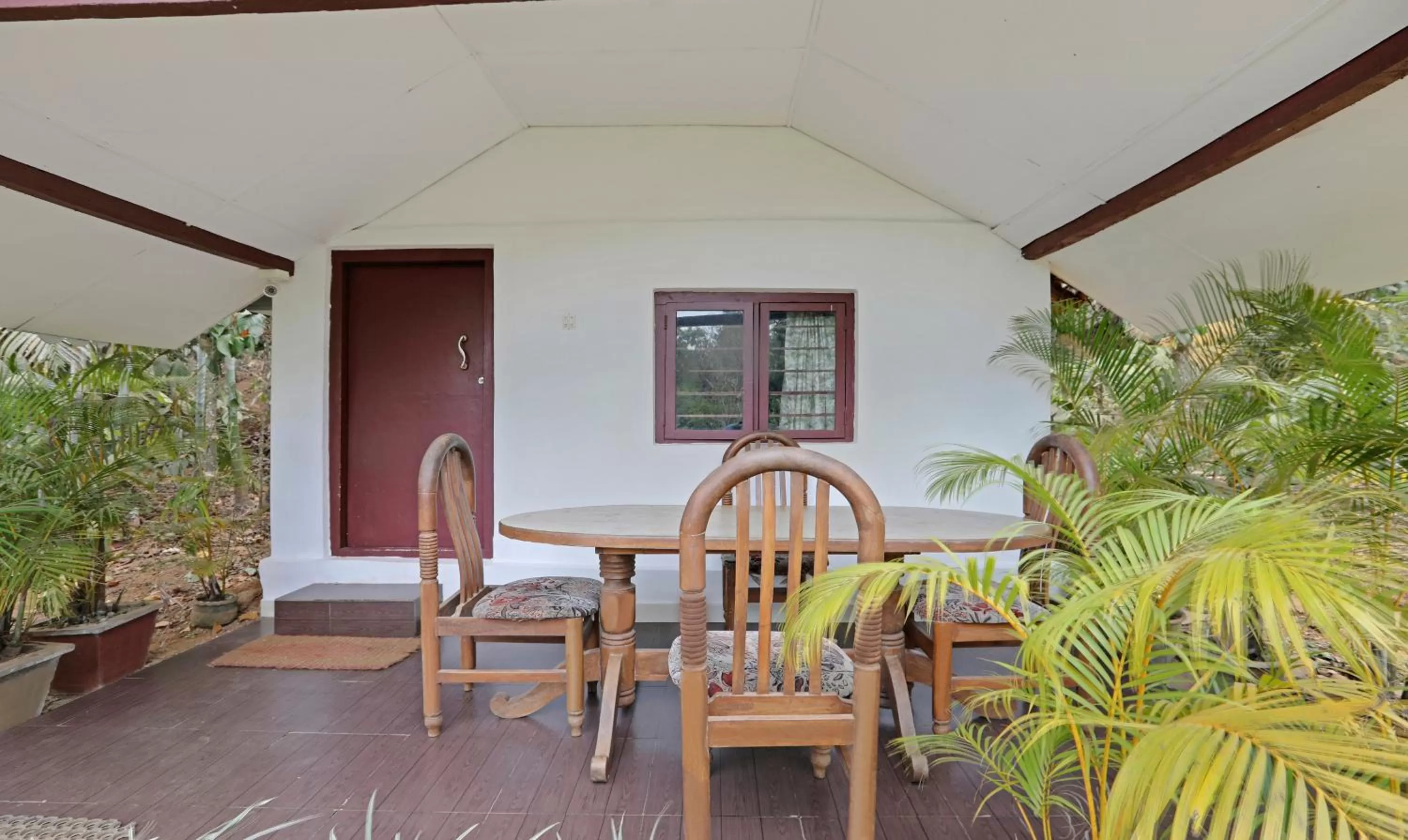 Seating area in Itsy Hotels Jammabane Cottage