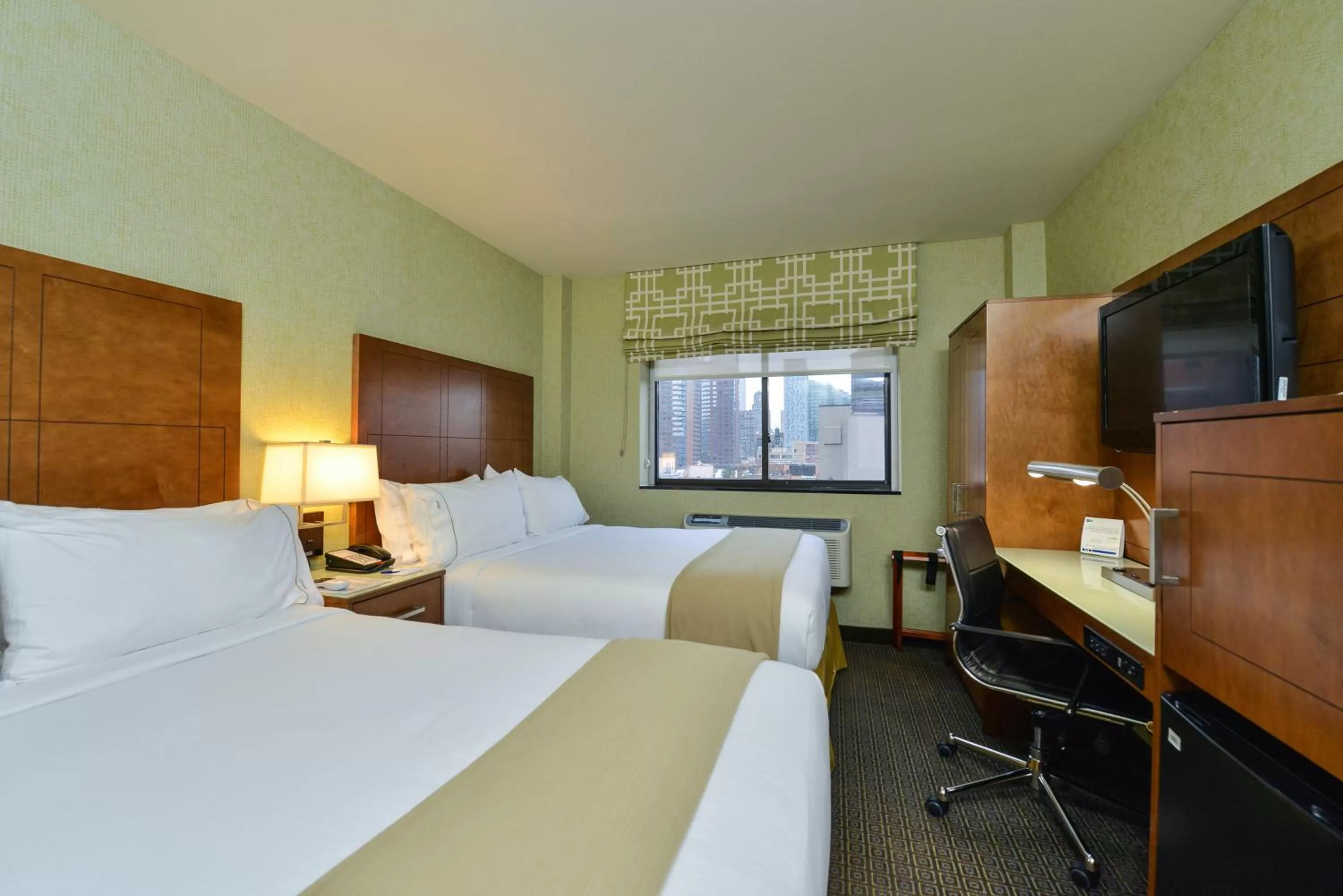 Holiday Inn Express Manhattan Midtown West by IHG